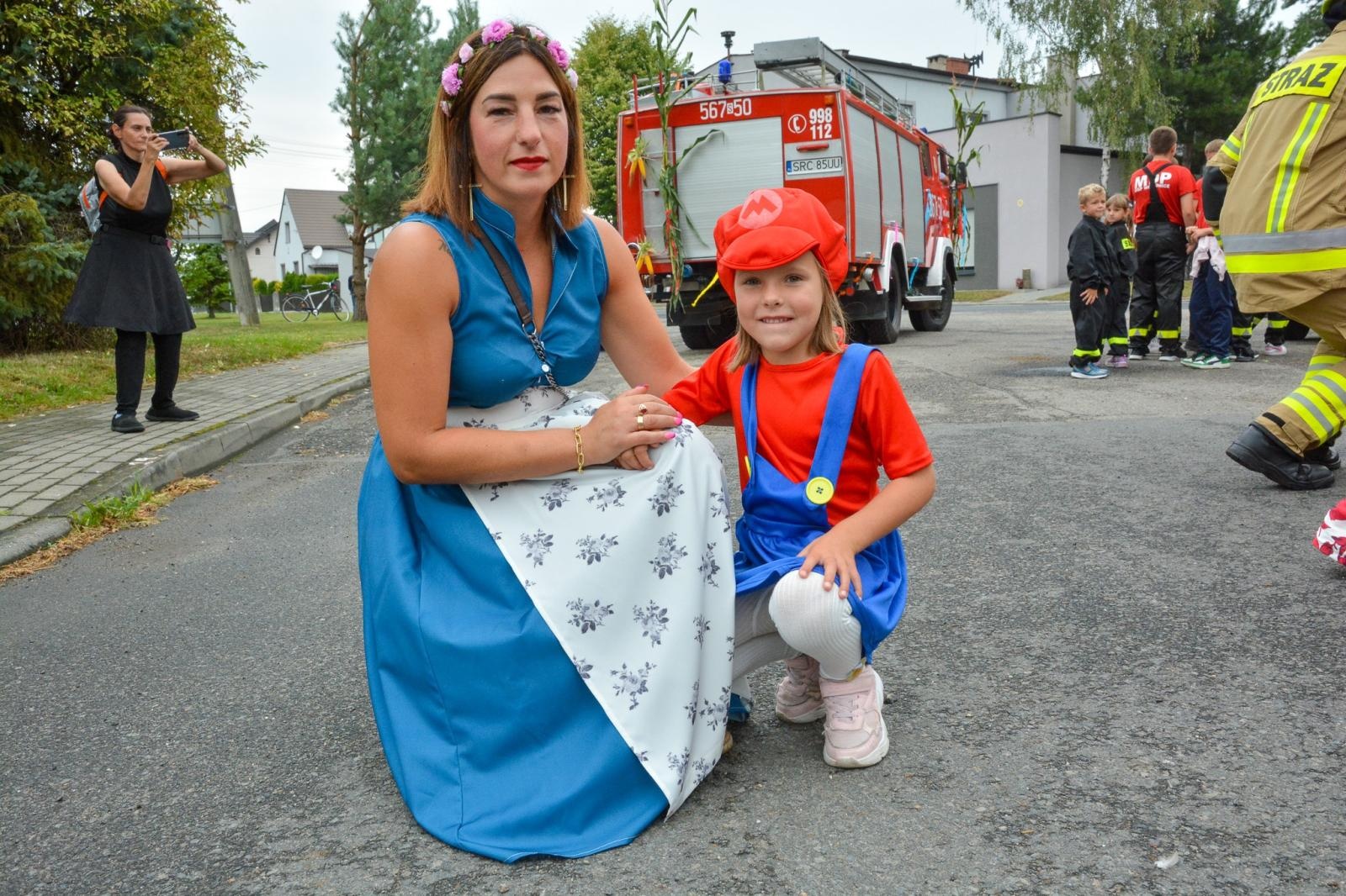 Zdjęcie w galerii na portalu naszraciborz.pl: Barwny korowód dożynkowy przejechał przez Wojnowice wiadomości z regionu