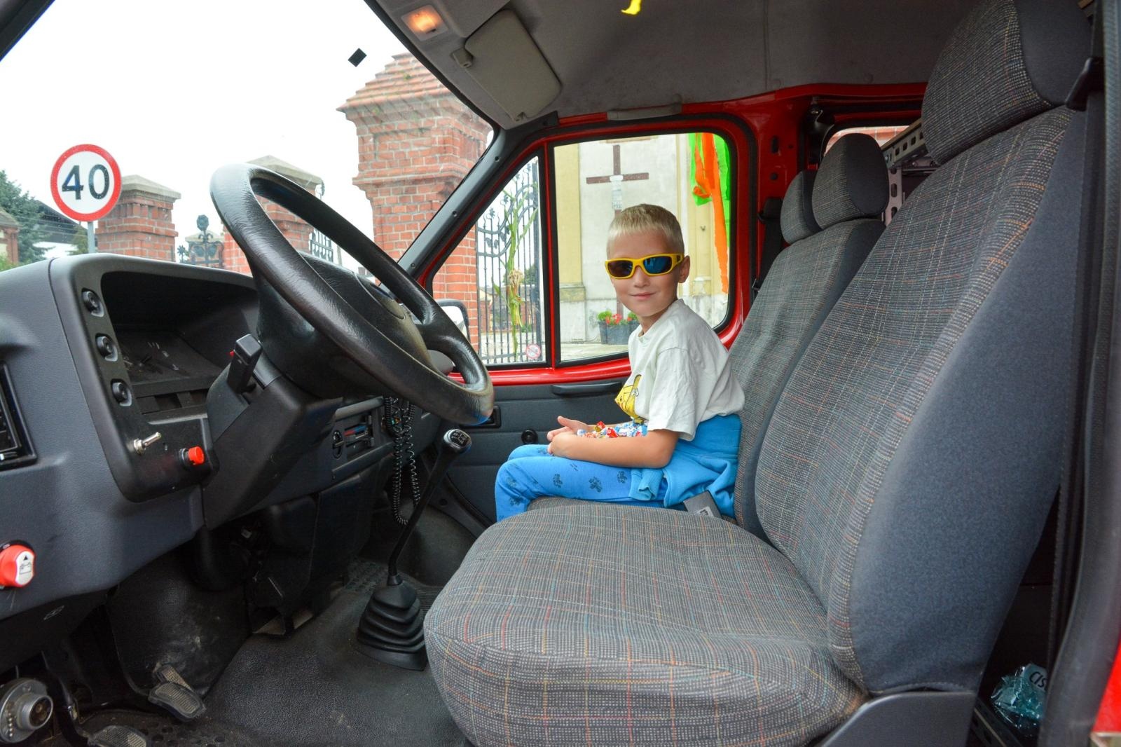 Zdjęcie w galerii na portalu naszraciborz.pl: Barwny korowód dożynkowy przejechał przez Wojnowice wiadomości z regionu