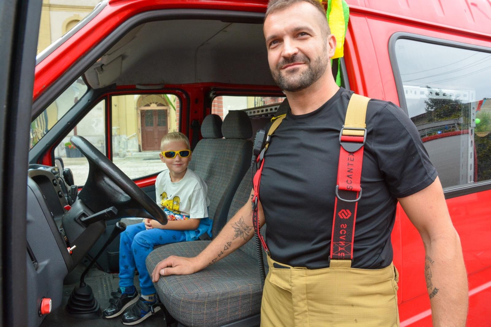 Zdjęcie w galerii na portalu naszraciborz.pl: Barwny korowód dożynkowy przejechał przez Wojnowice wiadomości z regionu