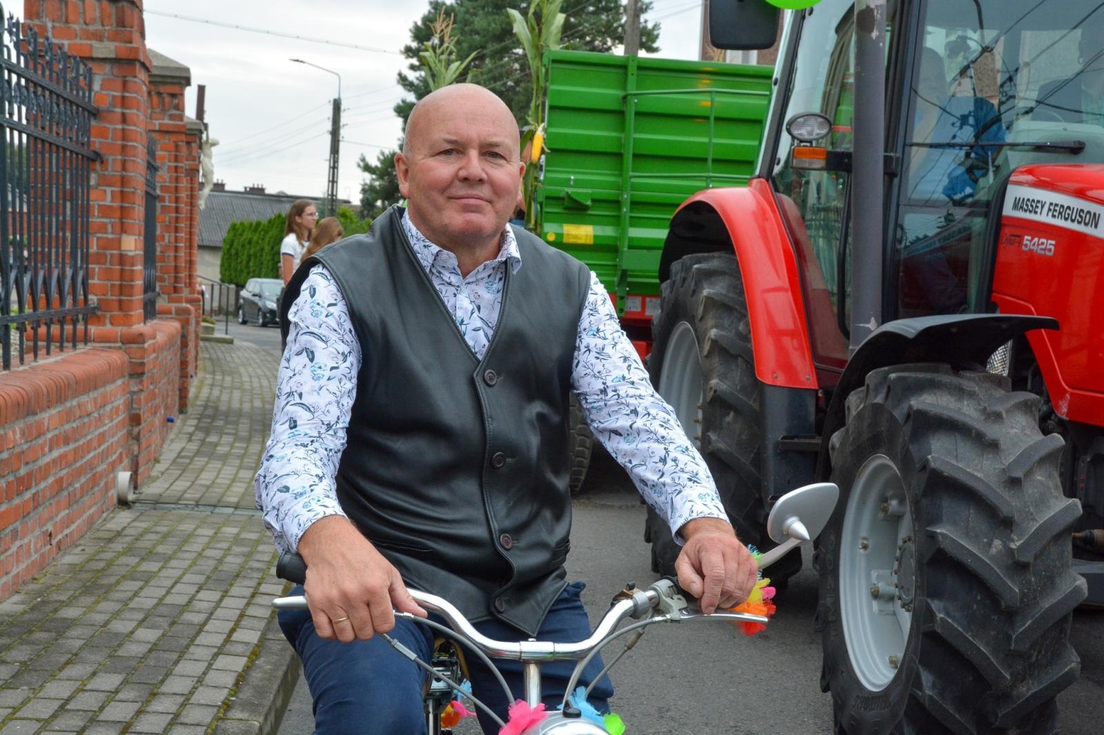 Zdjęcie w galerii na portalu naszraciborz.pl: Barwny korowód dożynkowy przejechał przez Wojnowice wiadomości z regionu