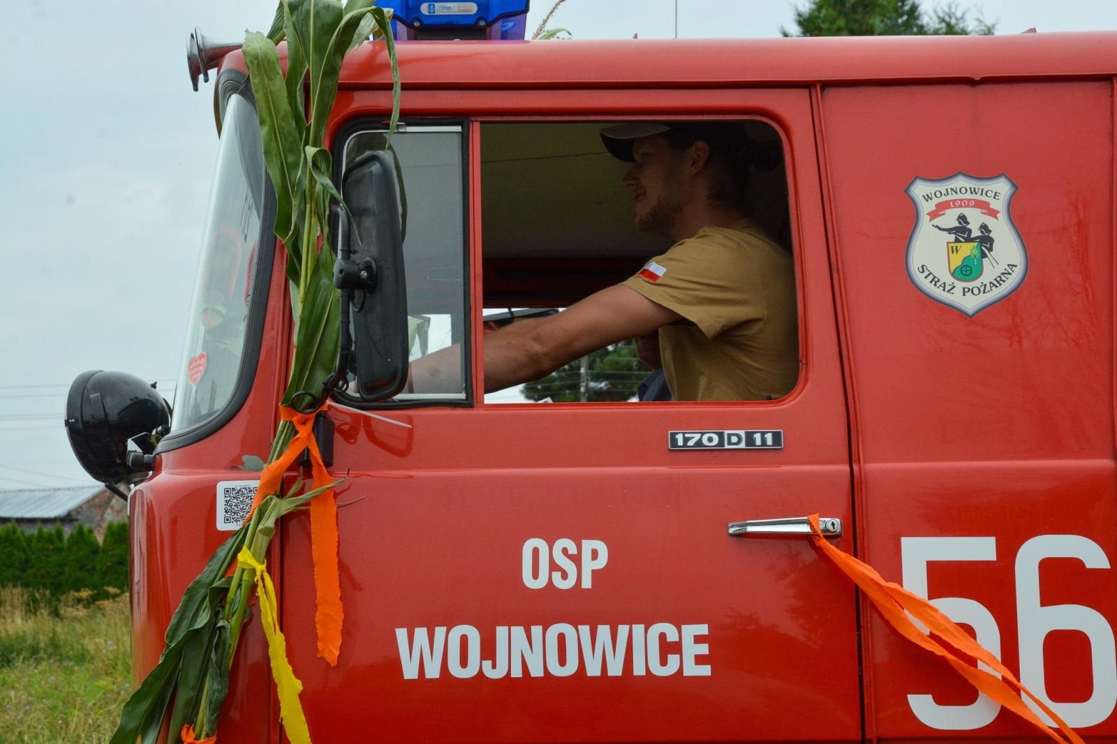 Zdjęcie w galerii na portalu naszraciborz.pl: Barwny korowód dożynkowy przejechał przez Wojnowice wiadomości z regionu