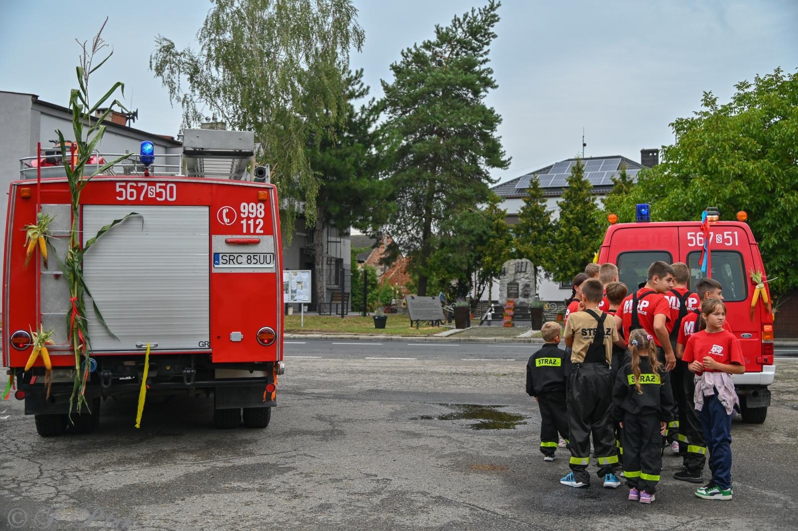 Zdjęcie w galerii na portalu naszraciborz.pl: Barwny korowód dożynkowy przejechał przez Wojnowice wiadomości z regionu