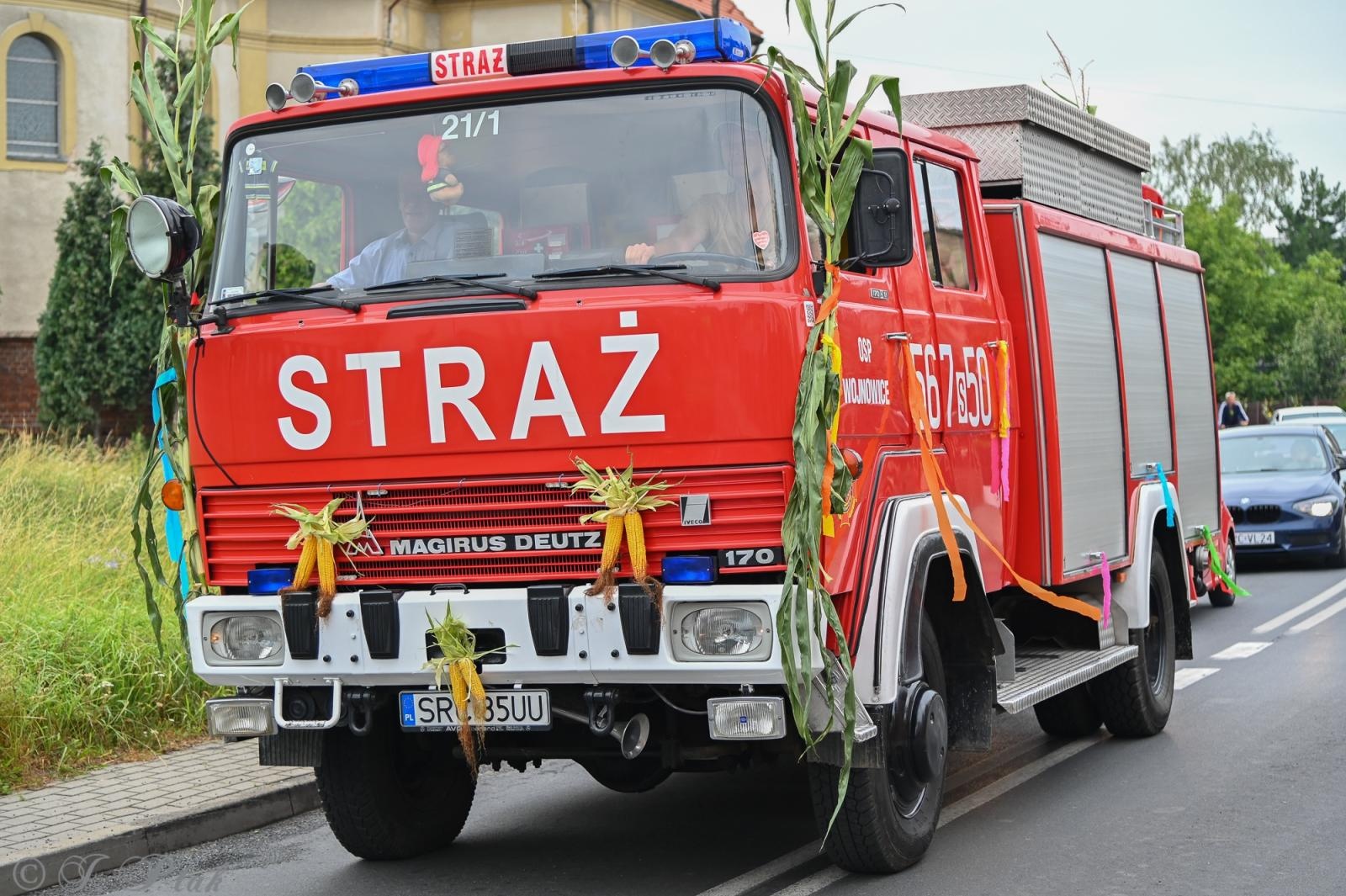 Zdjęcie w galerii na portalu naszraciborz.pl: Barwny korowód dożynkowy przejechał przez Wojnowice wiadomości z regionu
