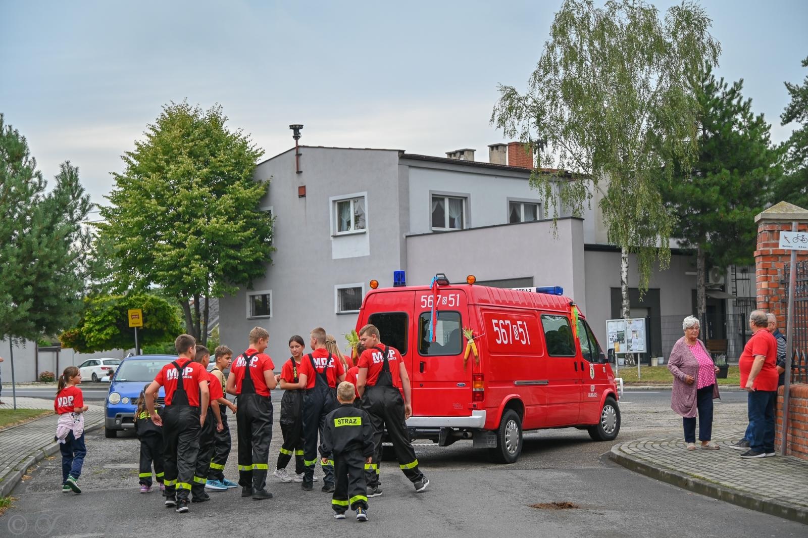 Zdjęcie w galerii na portalu naszraciborz.pl: Barwny korowód dożynkowy przejechał przez Wojnowice wiadomości z regionu