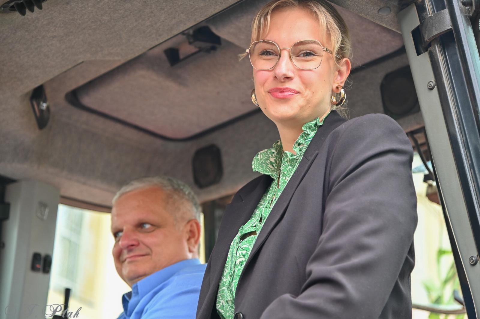 Zdjęcie w galerii na portalu naszraciborz.pl: Barwny korowód dożynkowy przejechał przez Wojnowice wiadomości z regionu