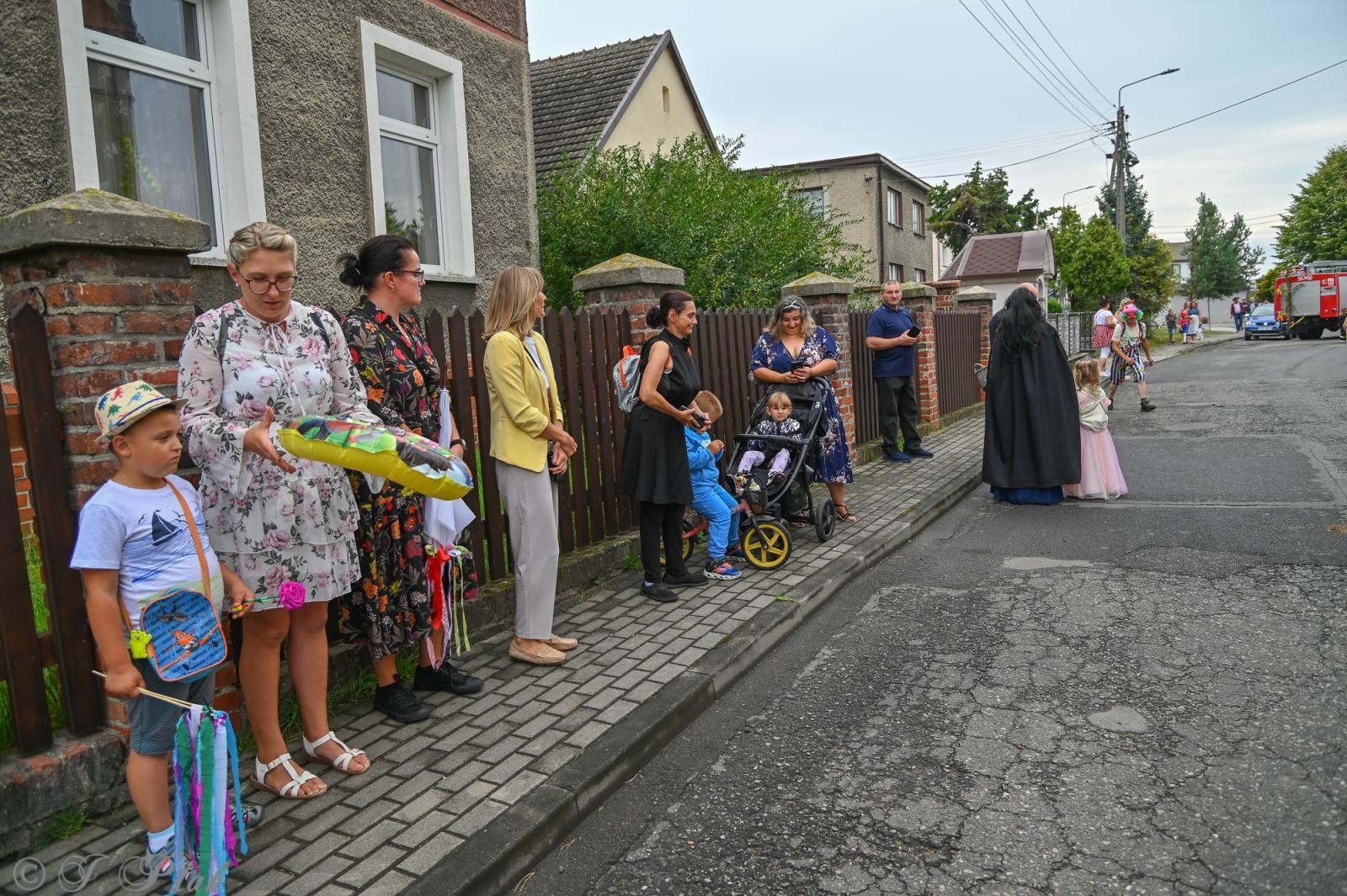 Zdjęcie w galerii na portalu naszraciborz.pl: Barwny korowód dożynkowy przejechał przez Wojnowice wiadomości z regionu