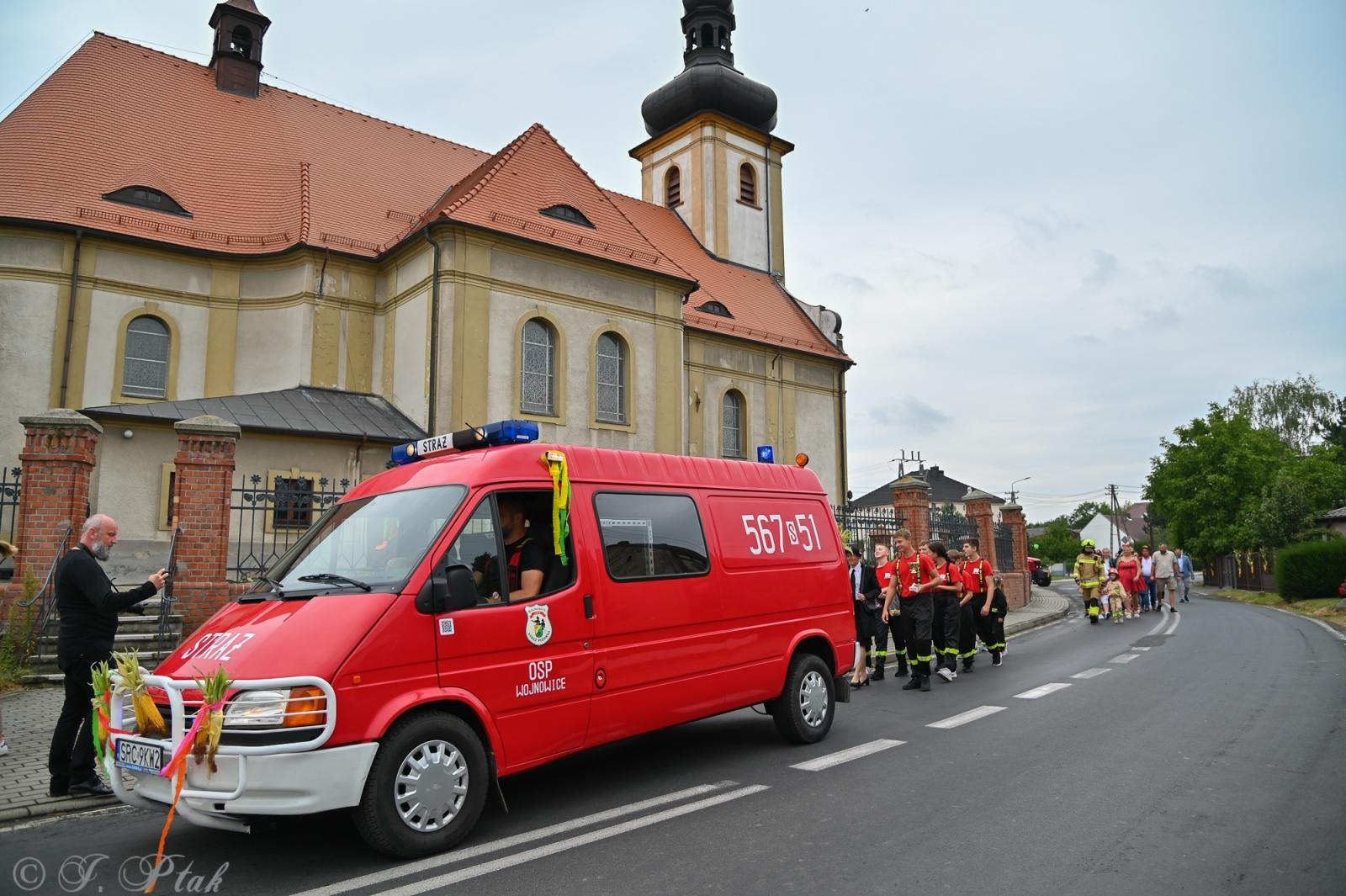 Zdjęcie w galerii na portalu naszraciborz.pl: Barwny korowód dożynkowy przejechał przez Wojnowice wiadomości z regionu