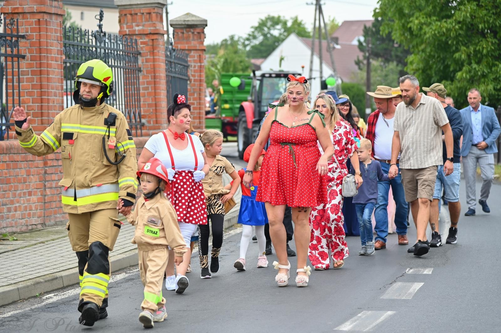 Zdjęcie w galerii na portalu naszraciborz.pl: Barwny korowód dożynkowy przejechał przez Wojnowice wiadomości z regionu