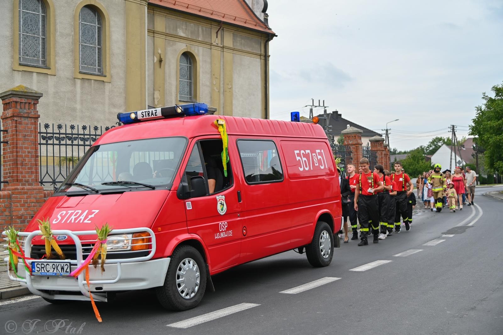 Zdjęcie w galerii na portalu naszraciborz.pl: Barwny korowód dożynkowy przejechał przez Wojnowice wiadomości z regionu