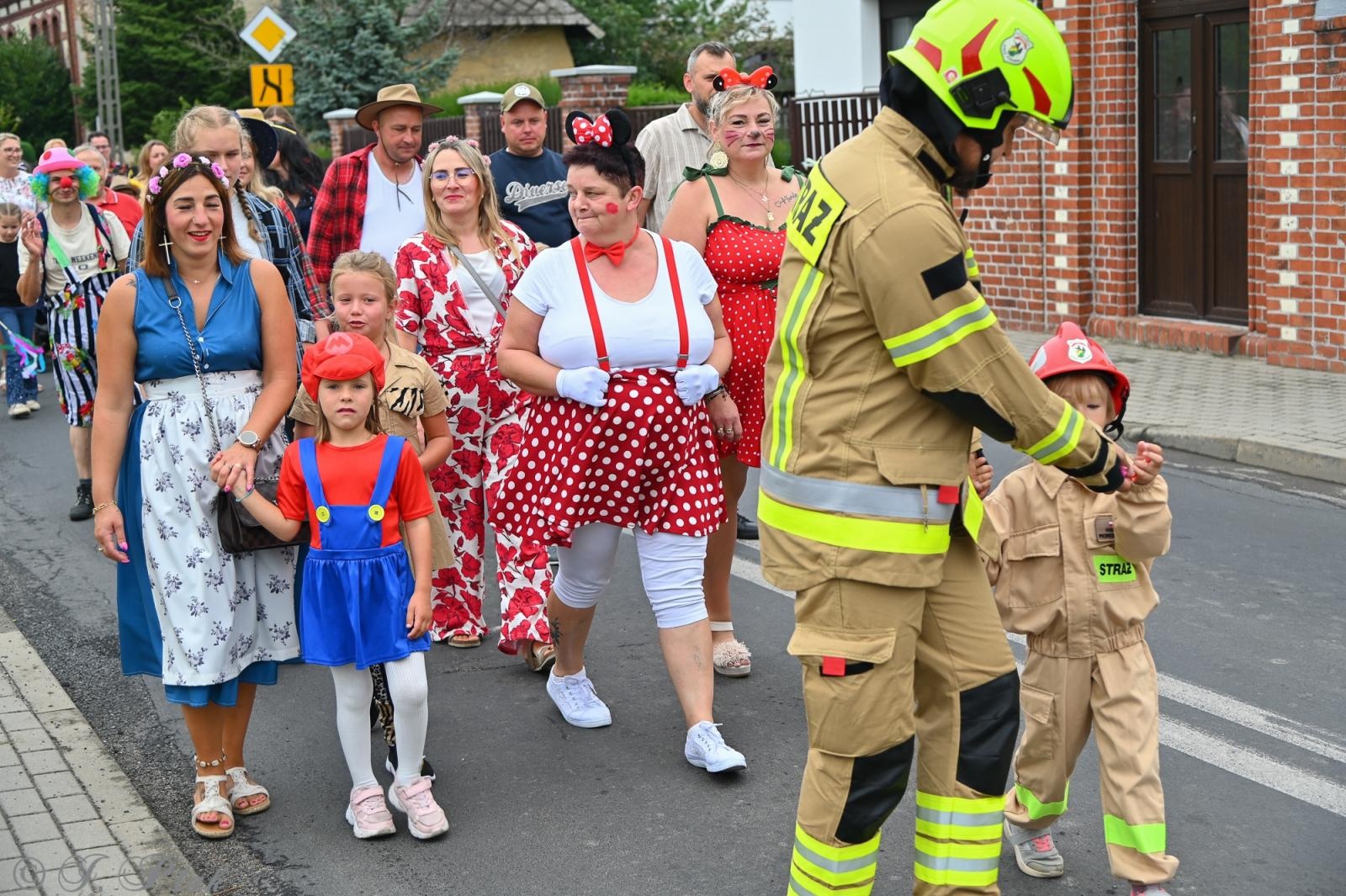 Zdjęcie w galerii na portalu naszraciborz.pl: Barwny korowód dożynkowy przejechał przez Wojnowice wiadomości z regionu