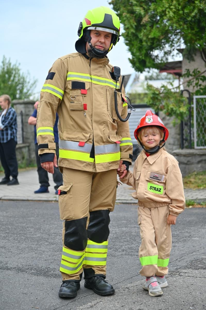 Zdjęcie w galerii na portalu naszraciborz.pl: Barwny korowód dożynkowy przejechał przez Wojnowice wiadomości z regionu