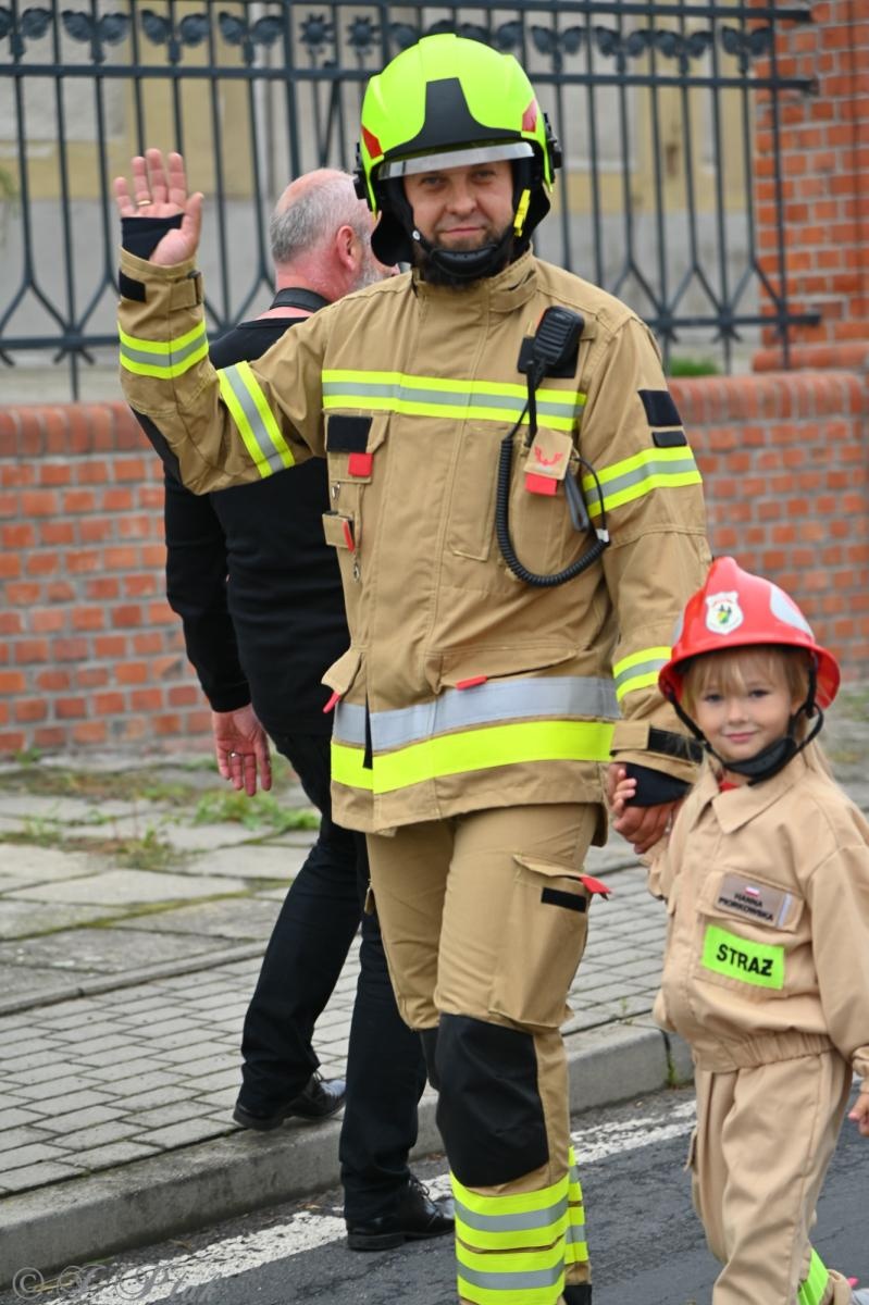 Zdjęcie w galerii na portalu naszraciborz.pl: Barwny korowód dożynkowy przejechał przez Wojnowice wiadomości z regionu