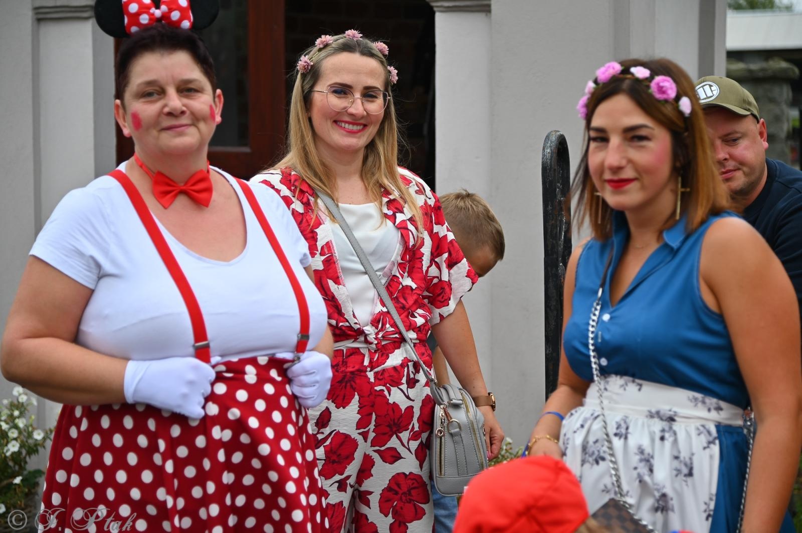 Zdjęcie w galerii na portalu naszraciborz.pl: Barwny korowód dożynkowy przejechał przez Wojnowice wiadomości z regionu