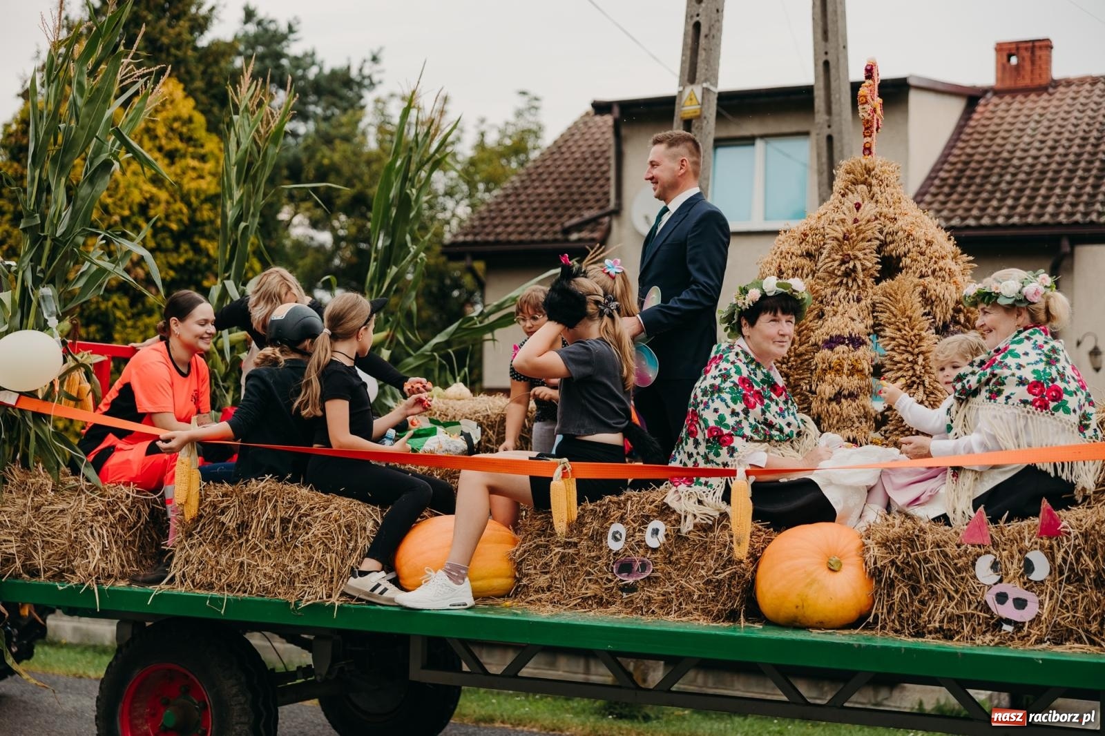 Zdjęcie w galerii na portalu naszraciborz.pl: Rolnicze serce gminy biło w Rudniku – parafialno-sołeckie dożynki pełne tradycji wiadomości z regionu