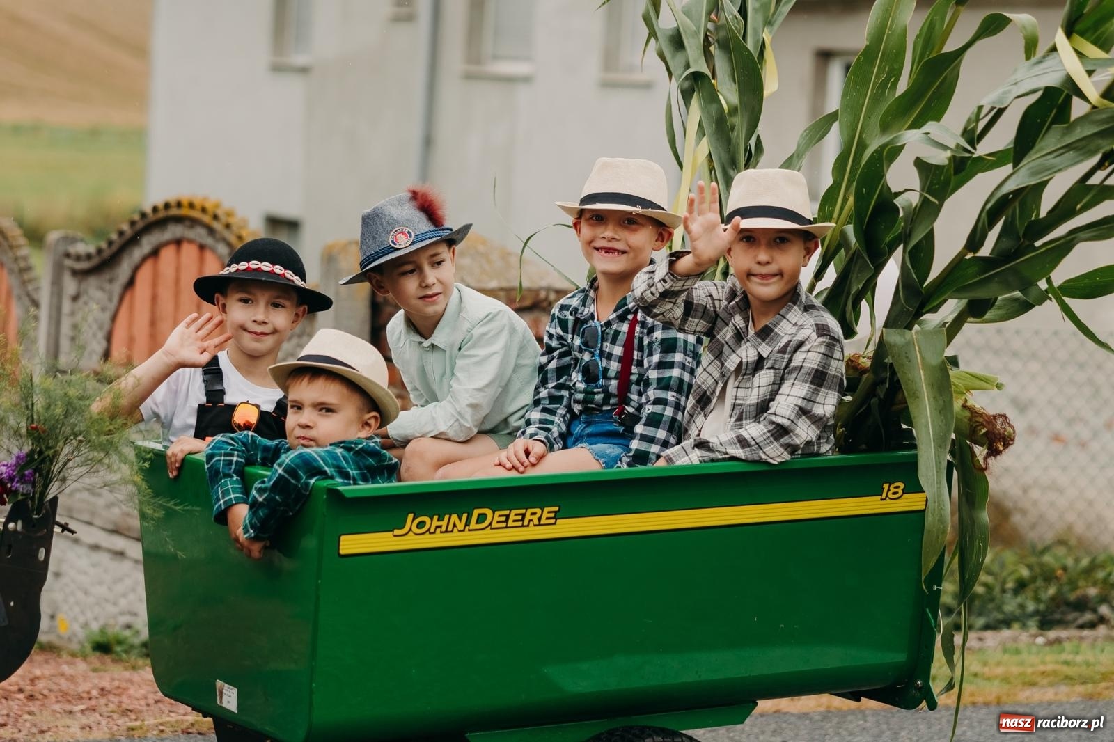 Zdjęcie w galerii na portalu naszraciborz.pl: Rolnicze serce gminy biło w Rudniku – parafialno-sołeckie dożynki pełne tradycji wiadomości z regionu