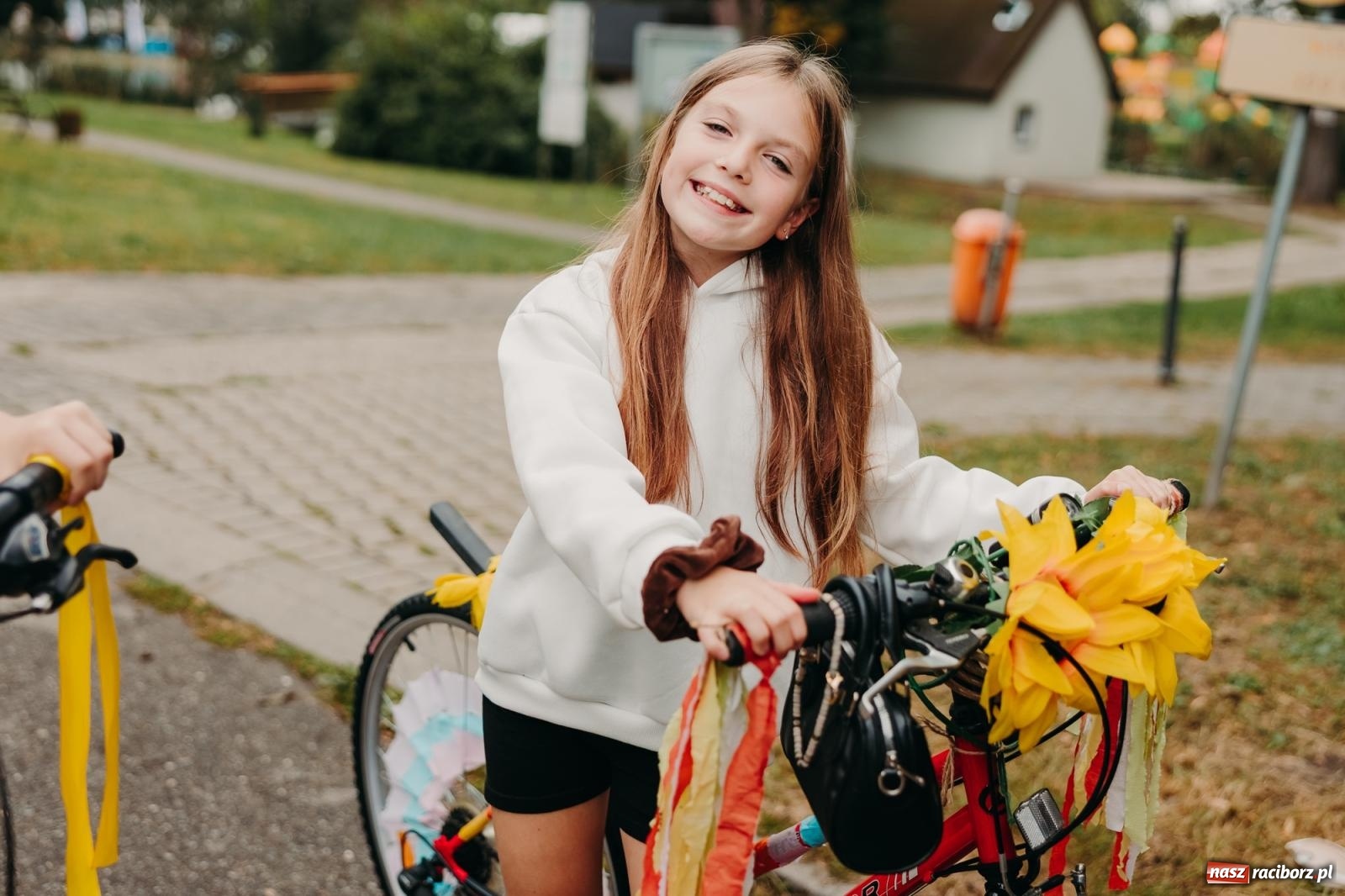 Zdjęcie w galerii na portalu naszraciborz.pl: Kosmiczny wyścig i powrót do korzeni – dożynki w Krowiarkach pełne atrakcji wiadomości z regionu