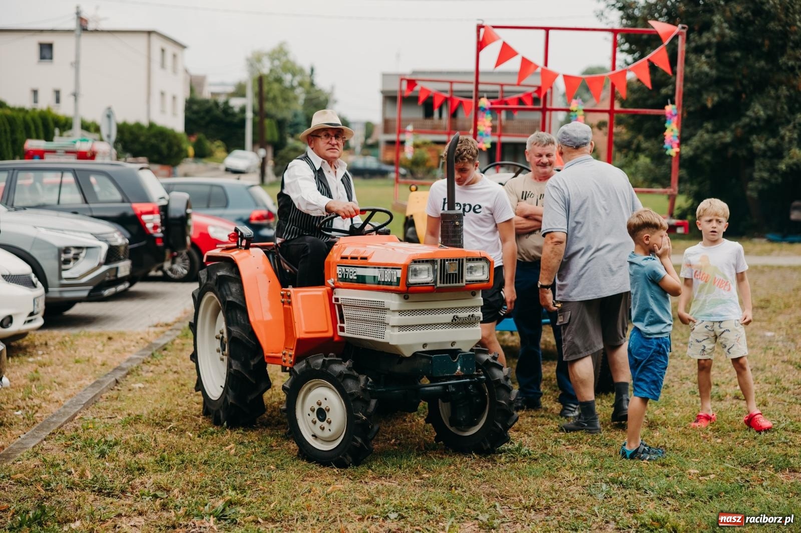 Zdjęcie w galerii na portalu naszraciborz.pl: Kosmiczny wyścig i powrót do korzeni – dożynki w Krowiarkach pełne atrakcji wiadomości z regionu