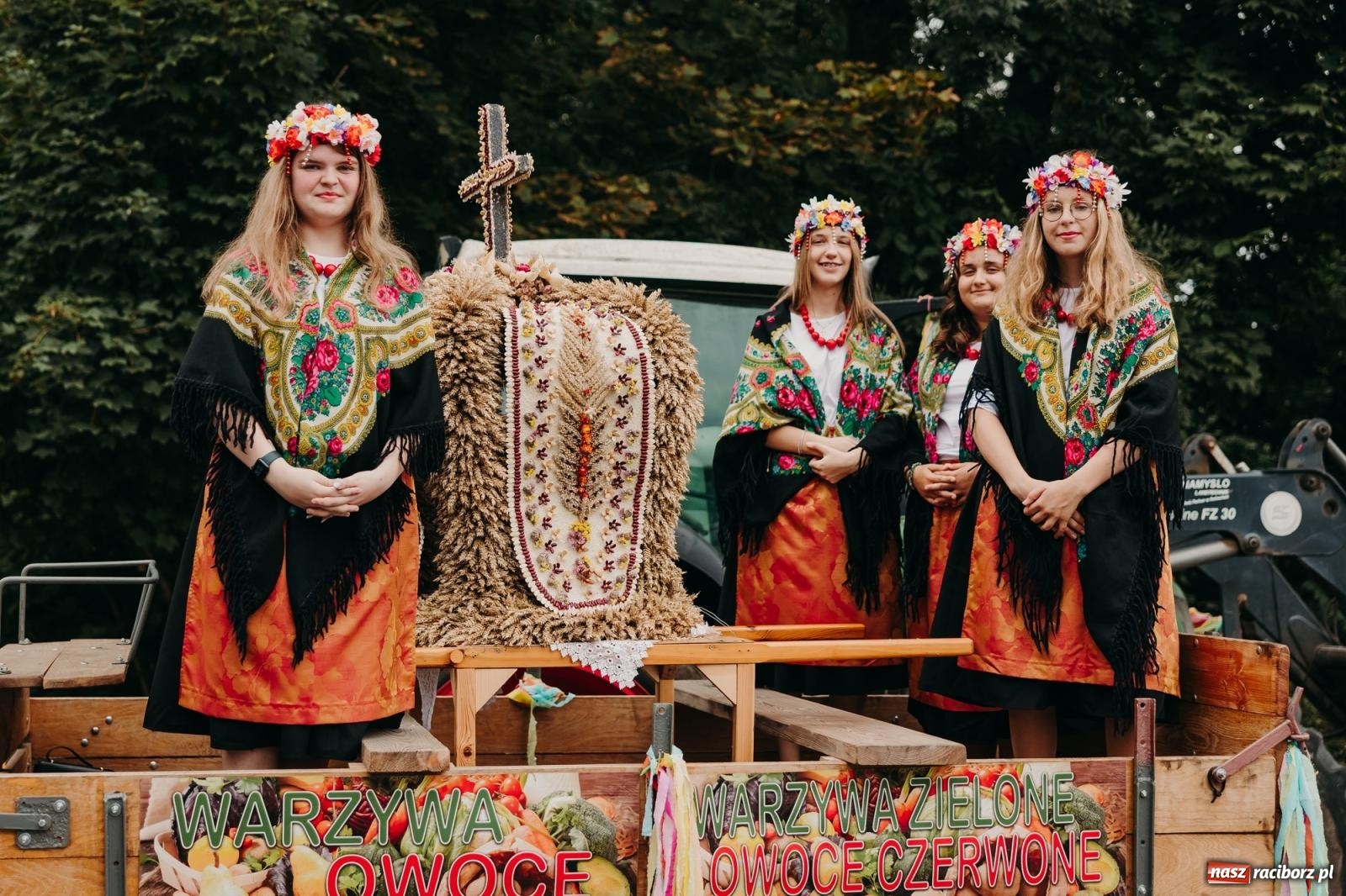 Zdjęcie w galerii na portalu naszraciborz.pl: Kosmiczny wyścig i powrót do korzeni – dożynki w Krowiarkach pełne atrakcji wiadomości z regionu