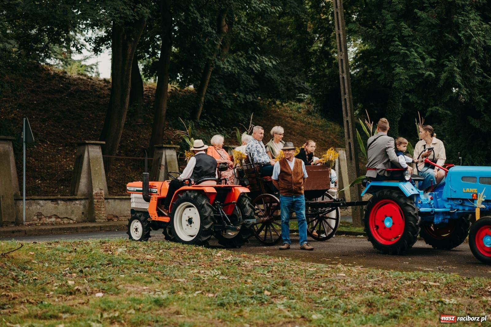 Zdjęcie w galerii na portalu naszraciborz.pl: Kosmiczny wyścig i powrót do korzeni – dożynki w Krowiarkach pełne atrakcji wiadomości z regionu