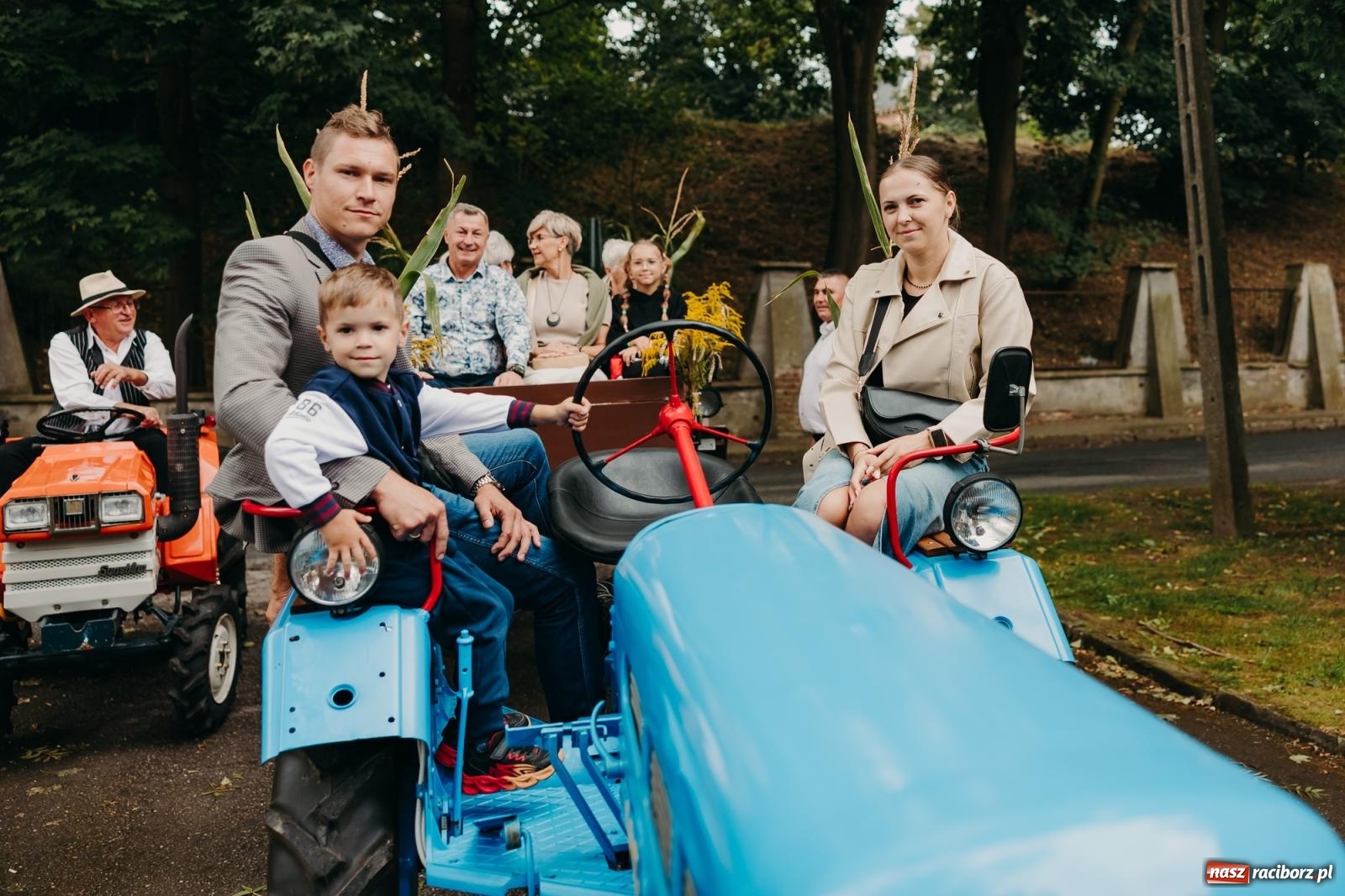 Zdjęcie w galerii na portalu naszraciborz.pl: Kosmiczny wyścig i powrót do korzeni – dożynki w Krowiarkach pełne atrakcji wiadomości z regionu