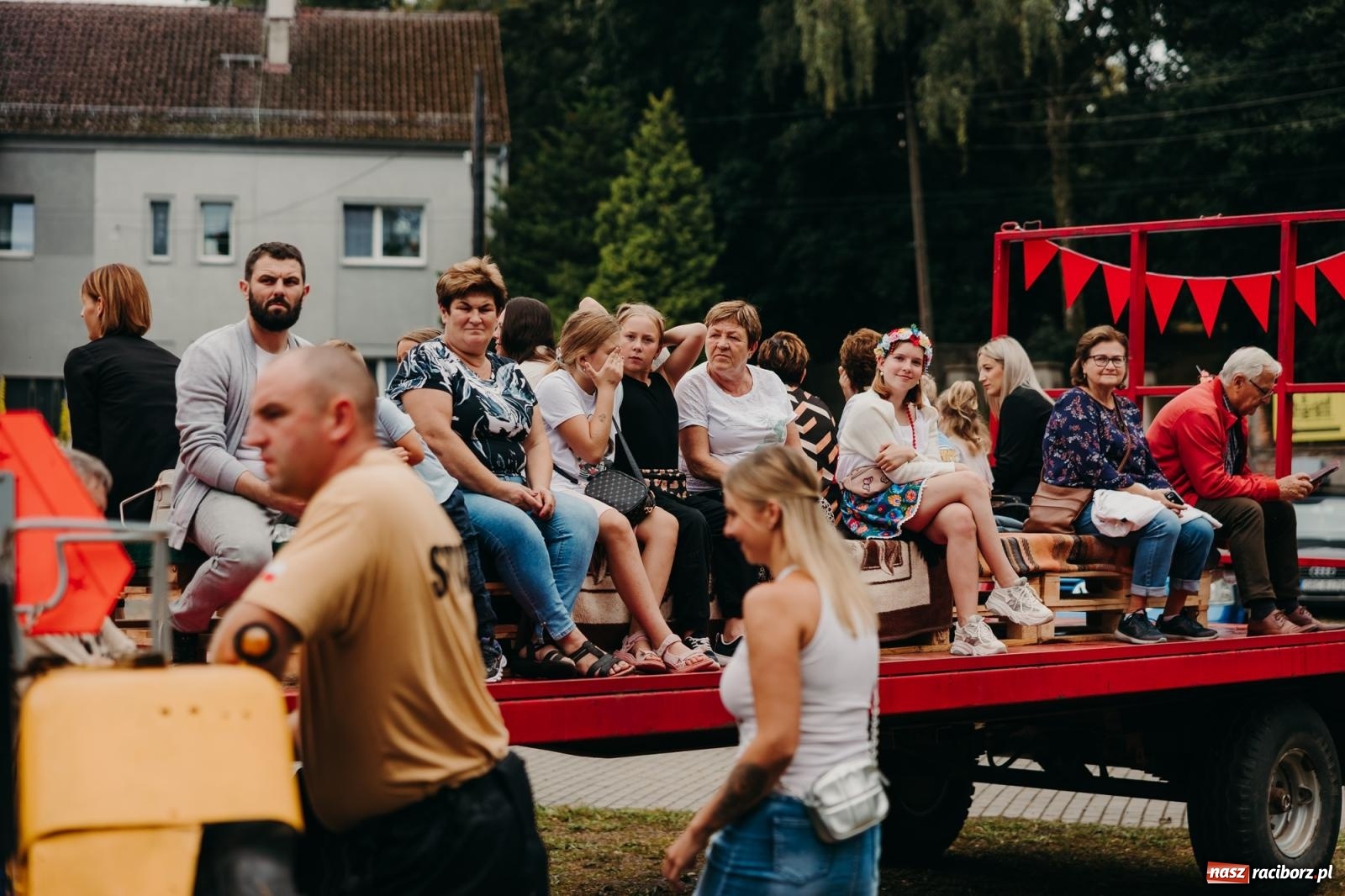 Zdjęcie w galerii na portalu naszraciborz.pl: Kosmiczny wyścig i powrót do korzeni – dożynki w Krowiarkach pełne atrakcji wiadomości z regionu