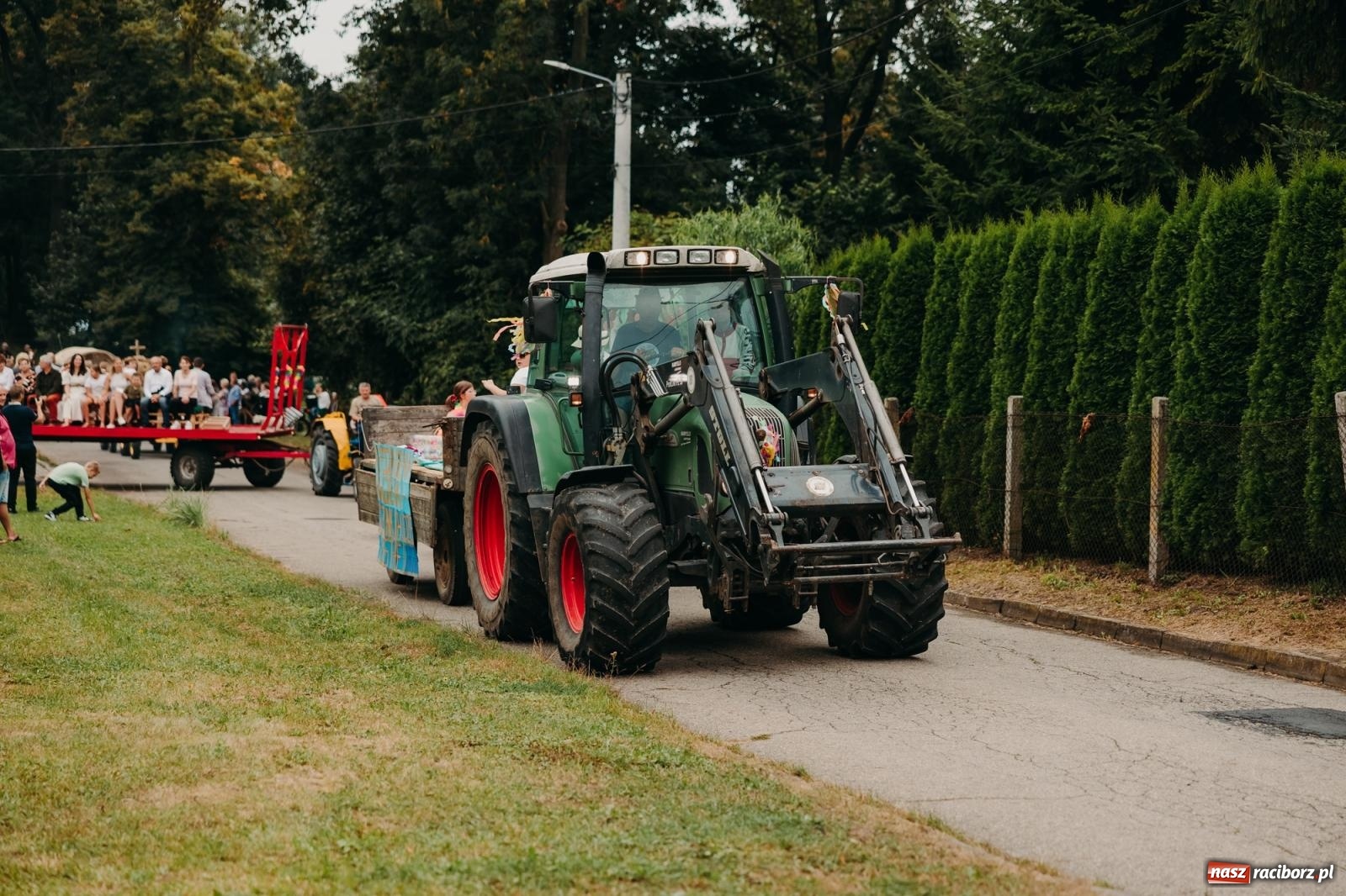 Zdjęcie w galerii na portalu naszraciborz.pl: Kosmiczny wyścig i powrót do korzeni – dożynki w Krowiarkach pełne atrakcji wiadomości z regionu