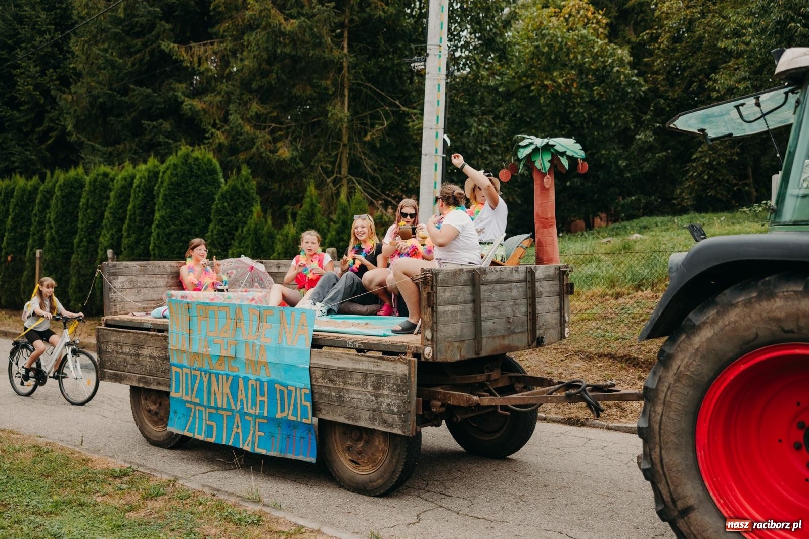 Zdjęcie w galerii na portalu naszraciborz.pl: Kosmiczny wyścig i powrót do korzeni – dożynki w Krowiarkach pełne atrakcji wiadomości z regionu