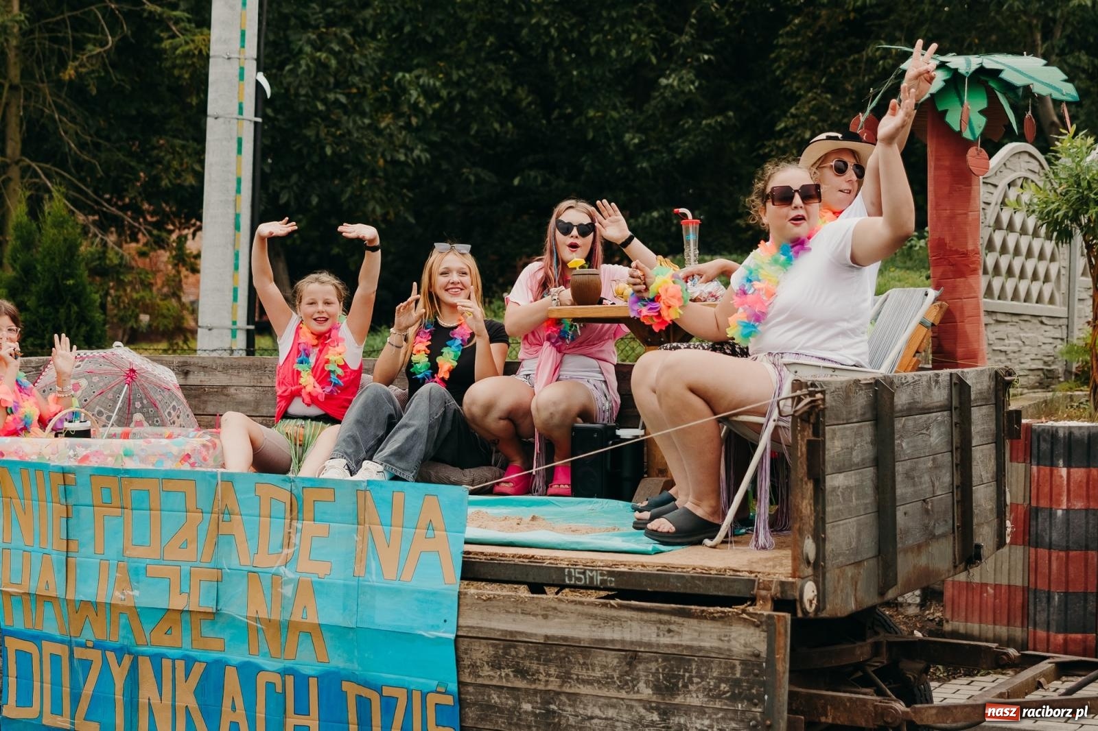 Zdjęcie w galerii na portalu naszraciborz.pl: Kosmiczny wyścig i powrót do korzeni – dożynki w Krowiarkach pełne atrakcji wiadomości z regionu