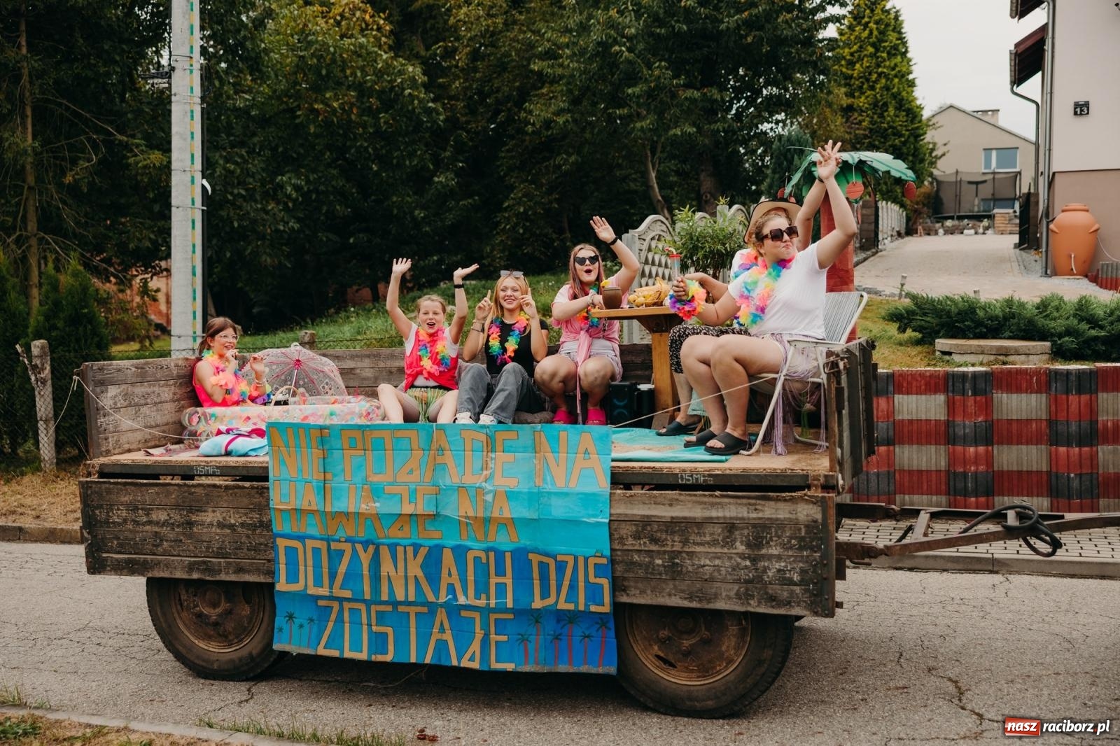 Zdjęcie w galerii na portalu naszraciborz.pl: Kosmiczny wyścig i powrót do korzeni – dożynki w Krowiarkach pełne atrakcji wiadomości z regionu