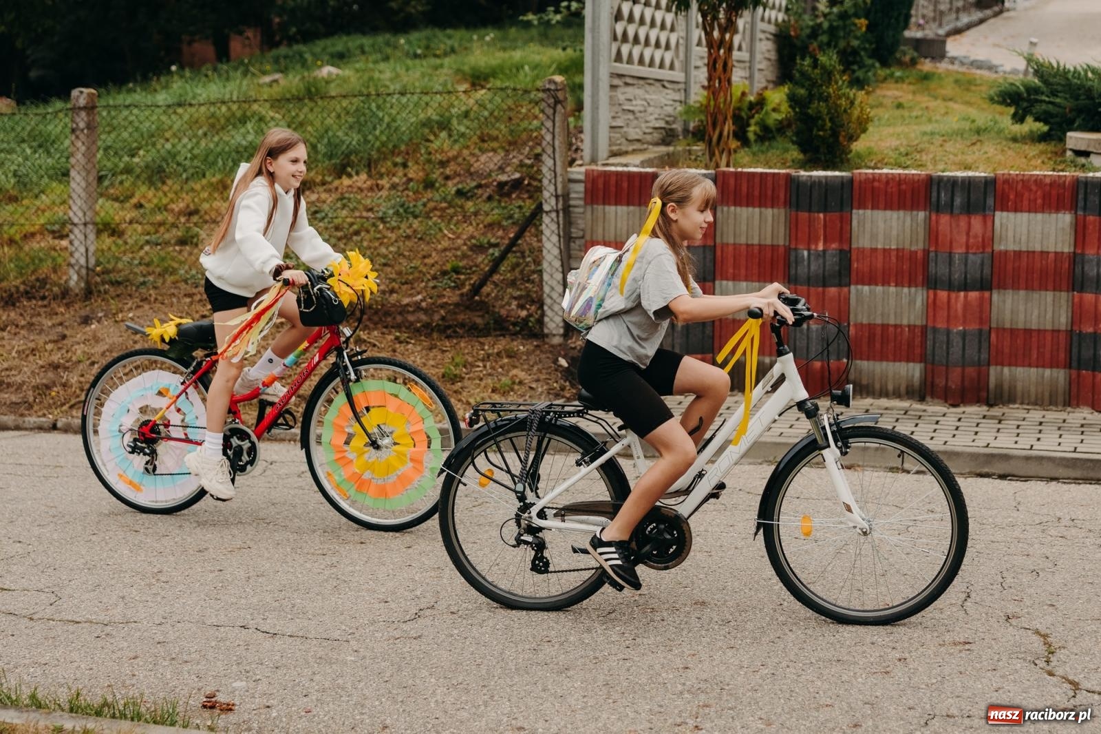 Zdjęcie w galerii na portalu naszraciborz.pl: Kosmiczny wyścig i powrót do korzeni – dożynki w Krowiarkach pełne atrakcji wiadomości z regionu