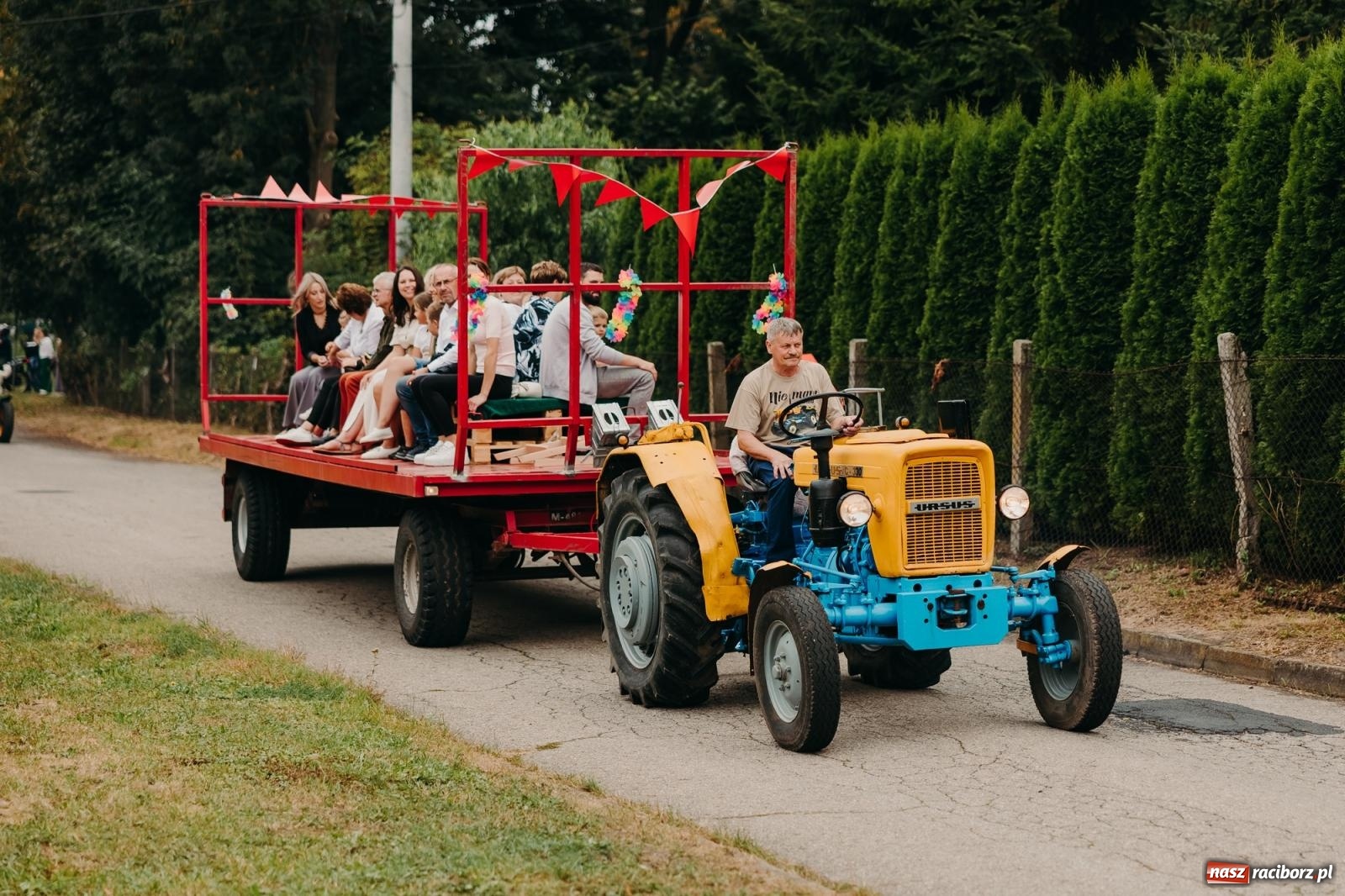 Zdjęcie w galerii na portalu naszraciborz.pl: Kosmiczny wyścig i powrót do korzeni – dożynki w Krowiarkach pełne atrakcji wiadomości z regionu