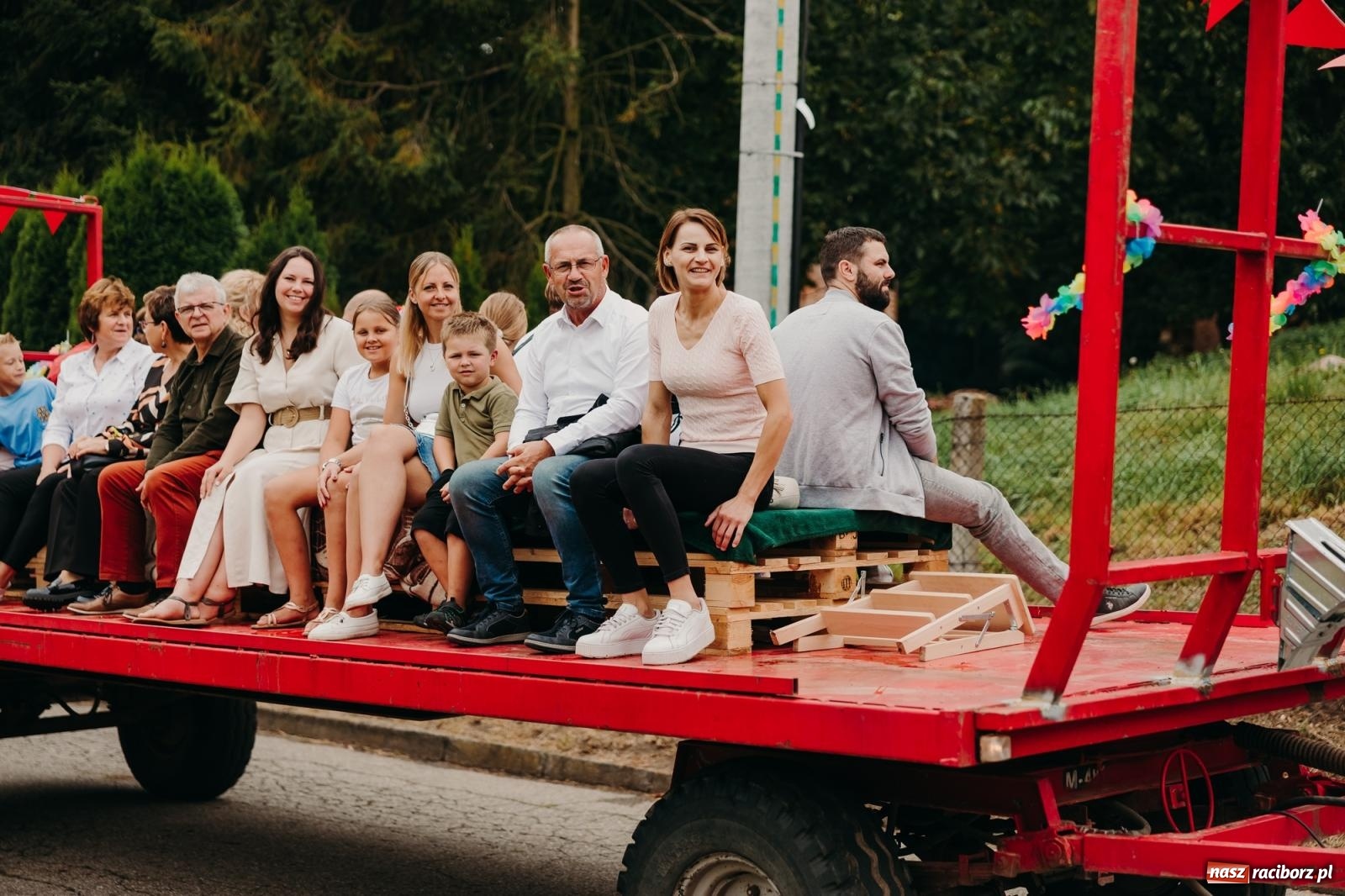 Zdjęcie w galerii na portalu naszraciborz.pl: Kosmiczny wyścig i powrót do korzeni – dożynki w Krowiarkach pełne atrakcji wiadomości z regionu