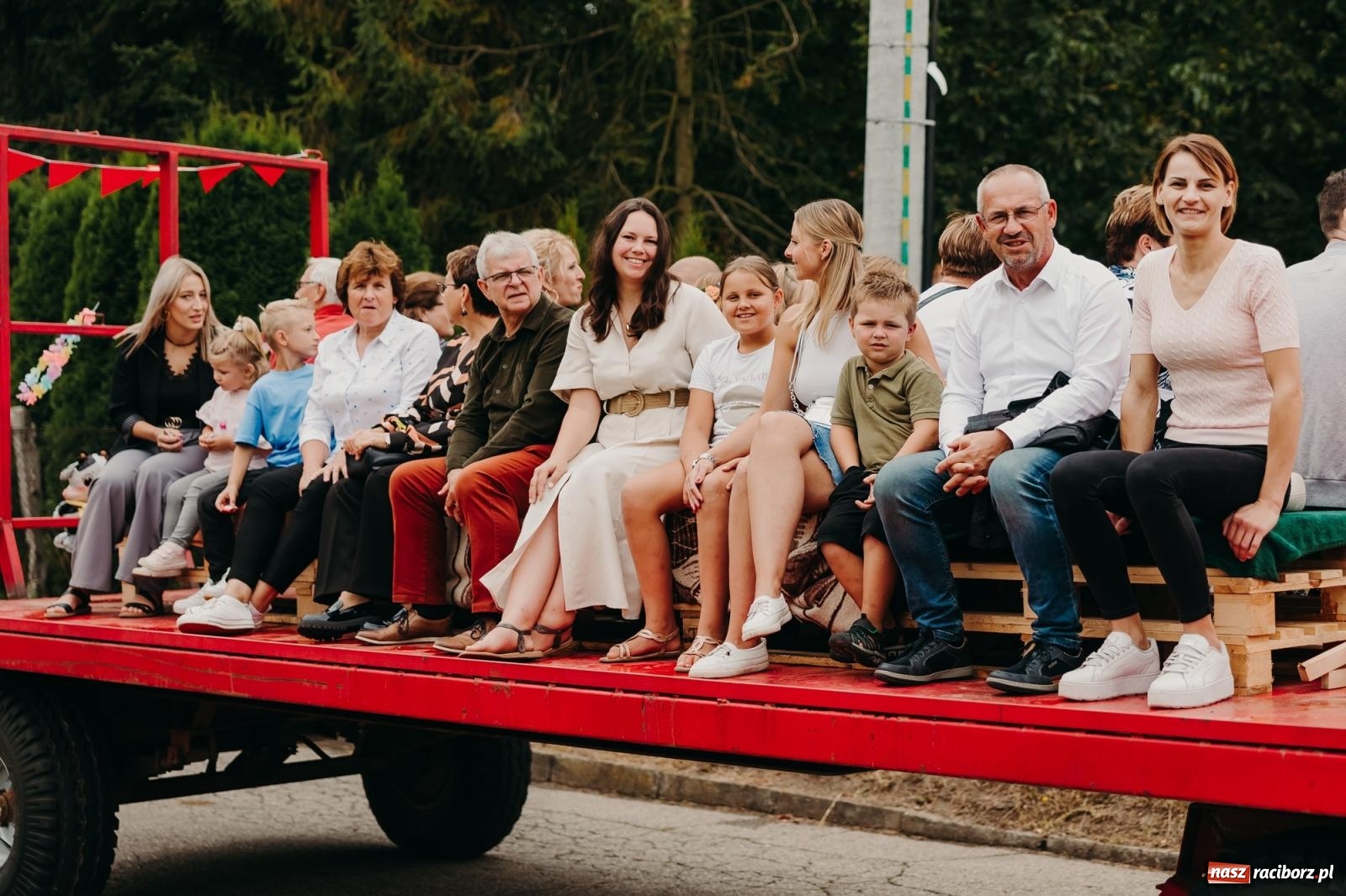 Zdjęcie w galerii na portalu naszraciborz.pl: Kosmiczny wyścig i powrót do korzeni – dożynki w Krowiarkach pełne atrakcji wiadomości z regionu