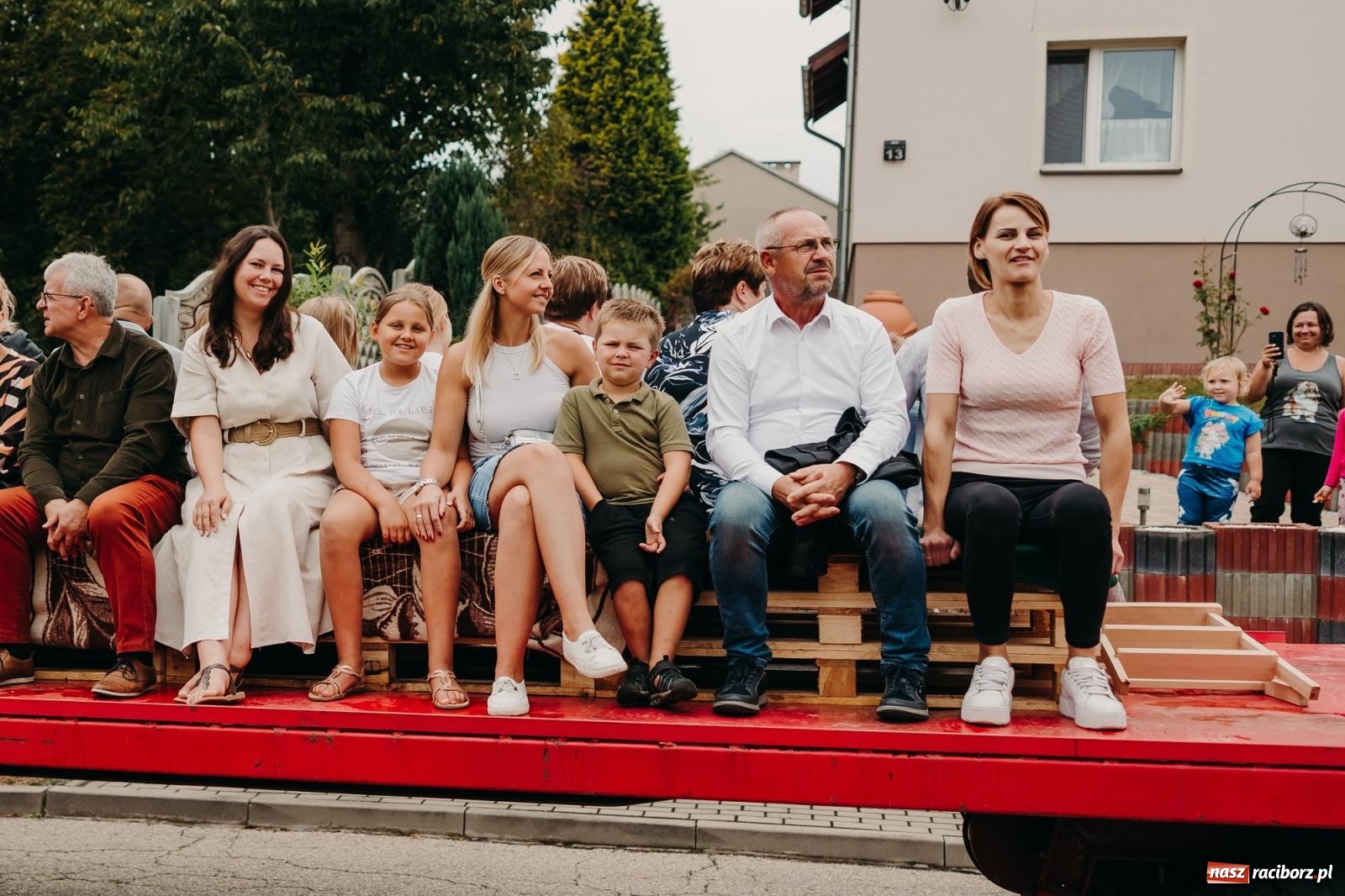 Zdjęcie w galerii na portalu naszraciborz.pl: Kosmiczny wyścig i powrót do korzeni – dożynki w Krowiarkach pełne atrakcji wiadomości z regionu
