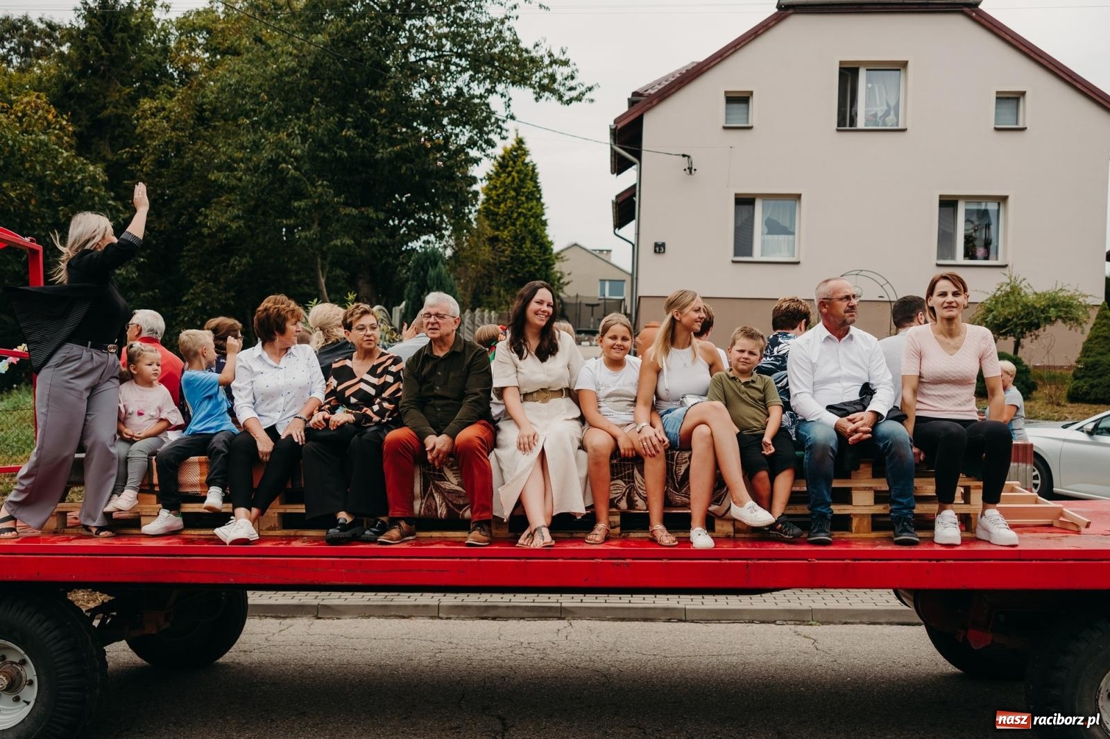Zdjęcie w galerii na portalu naszraciborz.pl: Kosmiczny wyścig i powrót do korzeni – dożynki w Krowiarkach pełne atrakcji wiadomości z regionu