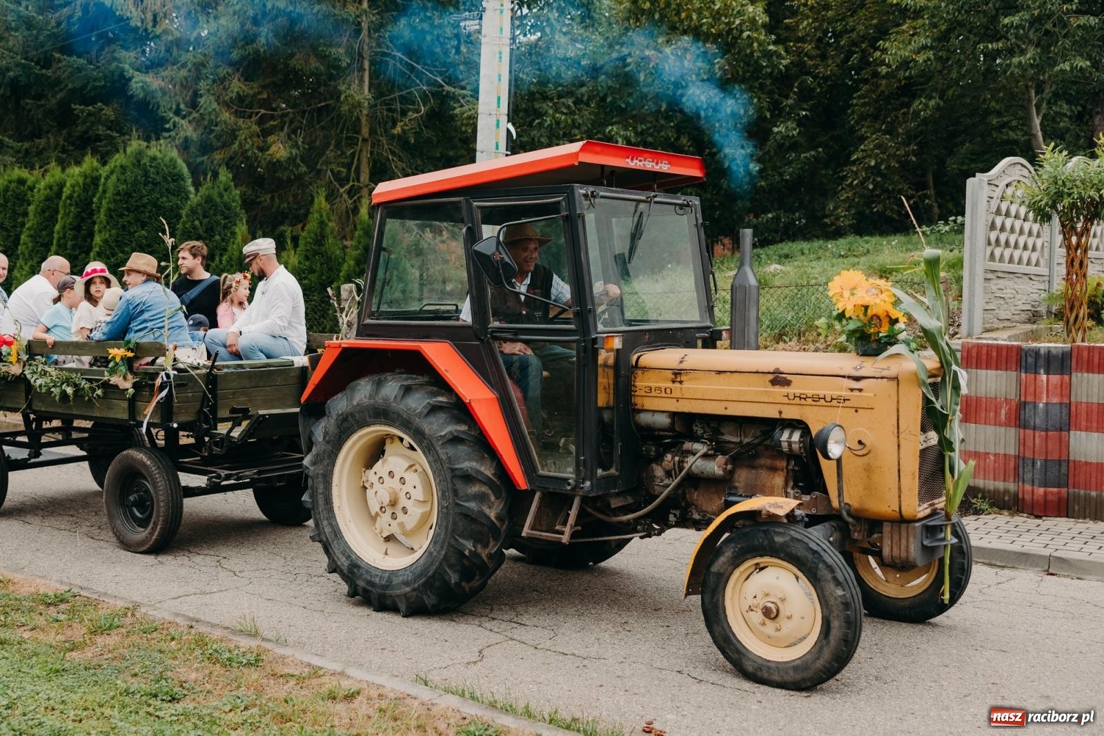 Zdjęcie w galerii na portalu naszraciborz.pl: Kosmiczny wyścig i powrót do korzeni – dożynki w Krowiarkach pełne atrakcji wiadomości z regionu