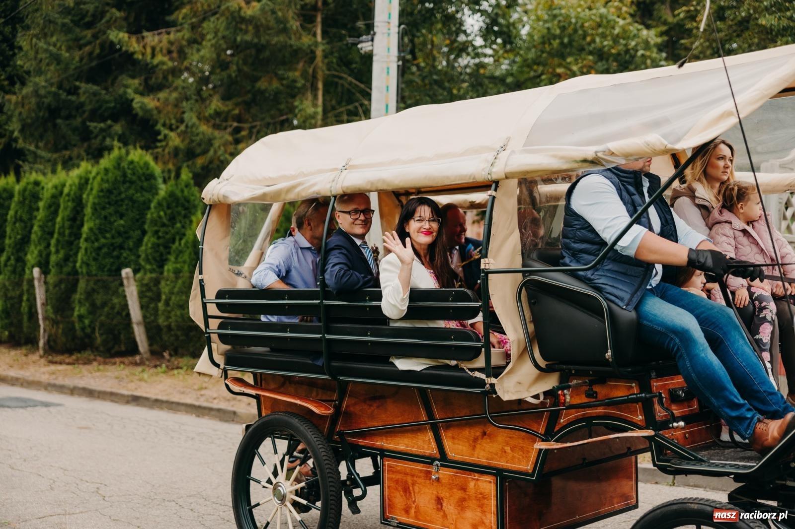 Zdjęcie w galerii na portalu naszraciborz.pl: Kosmiczny wyścig i powrót do korzeni – dożynki w Krowiarkach pełne atrakcji wiadomości z regionu