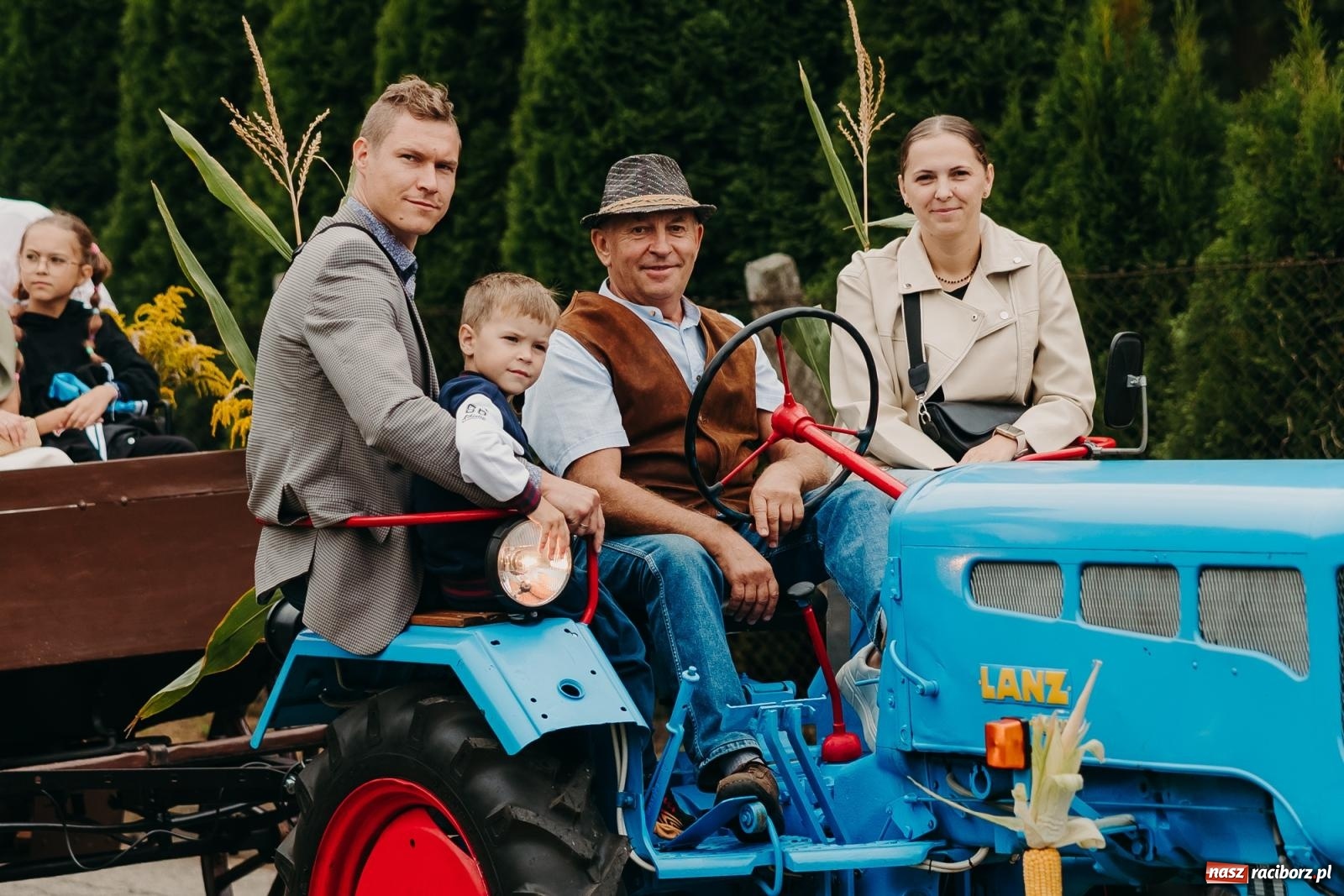 Zdjęcie w galerii na portalu naszraciborz.pl: Kosmiczny wyścig i powrót do korzeni – dożynki w Krowiarkach pełne atrakcji wiadomości z regionu