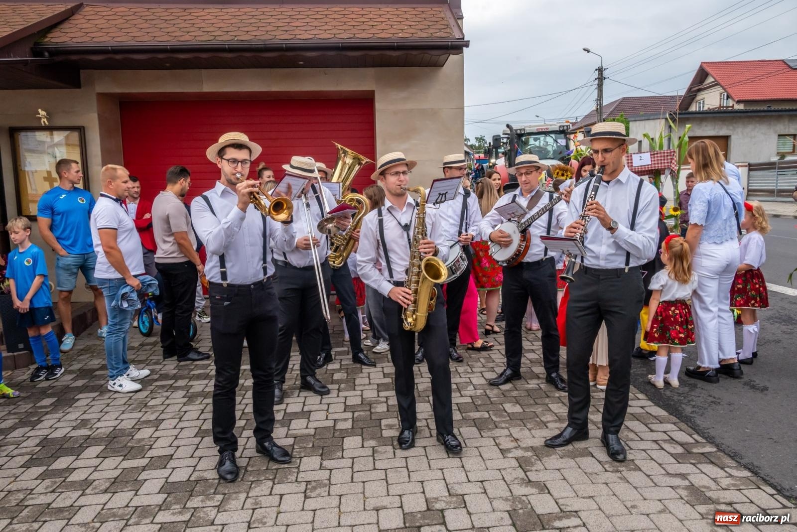 Zdjęcie w galerii na portalu naszraciborz.pl: Dożynki w Krzyżanowicach. Uśmiech, dixieland i wielkie maszyny [FOTO i WIDEO] wiadomości z regionu