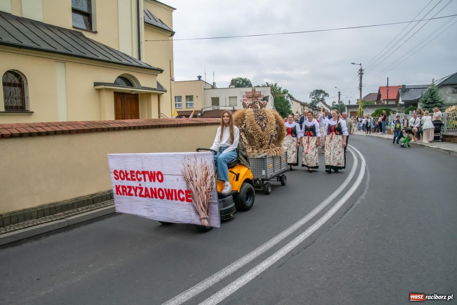 Zdjęcie w galerii na portalu naszraciborz.pl: Dożynki w Krzyżanowicach. Uśmiech, dixieland i wielkie maszyny [FOTO i WIDEO] wiadomości z regionu