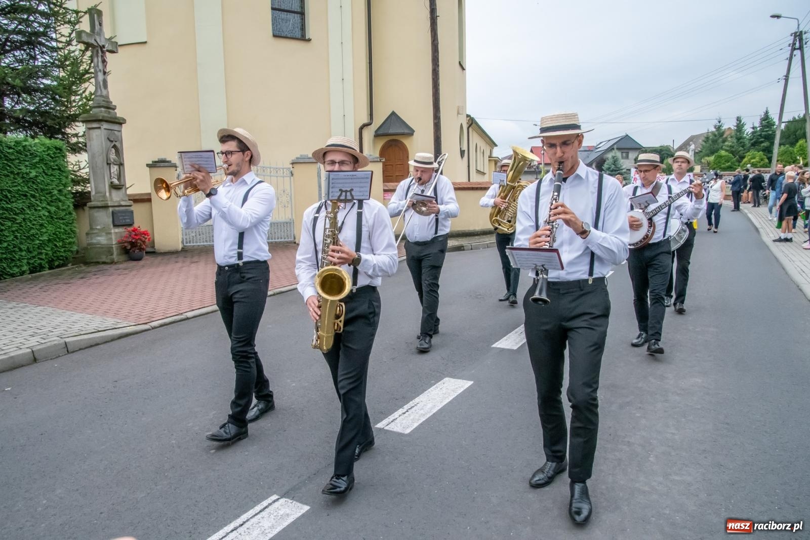Zdjęcie w galerii na portalu naszraciborz.pl: Dożynki w Krzyżanowicach. Uśmiech, dixieland i wielkie maszyny [FOTO i WIDEO] wiadomości z regionu