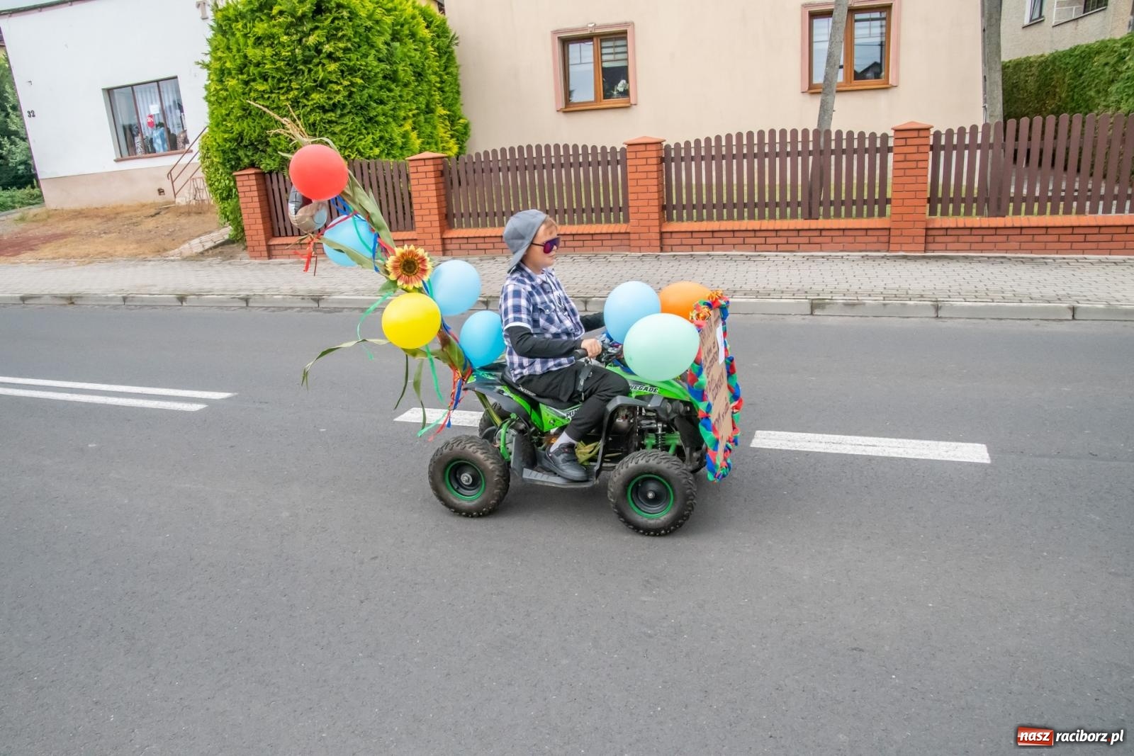 Zdjęcie w galerii na portalu naszraciborz.pl: Dożynki w Krzyżanowicach. Uśmiech, dixieland i wielkie maszyny [FOTO i WIDEO] wiadomości z regionu