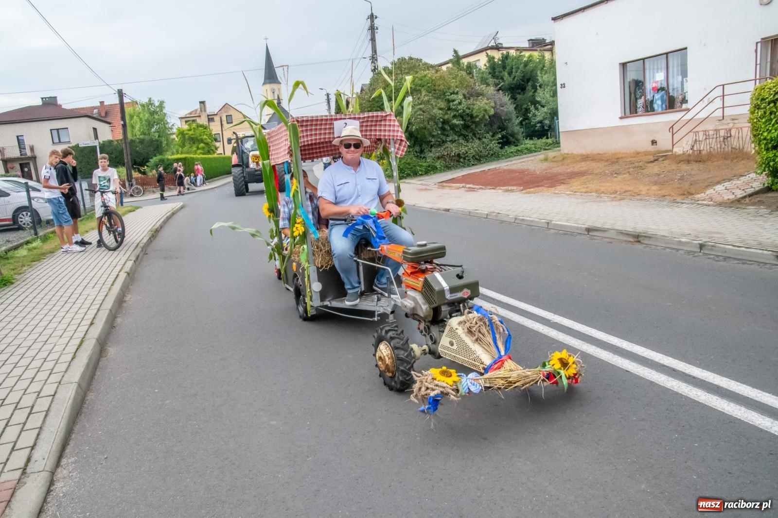 Zdjęcie w galerii na portalu naszraciborz.pl: Dożynki w Krzyżanowicach. Uśmiech, dixieland i wielkie maszyny [FOTO i WIDEO] wiadomości z regionu