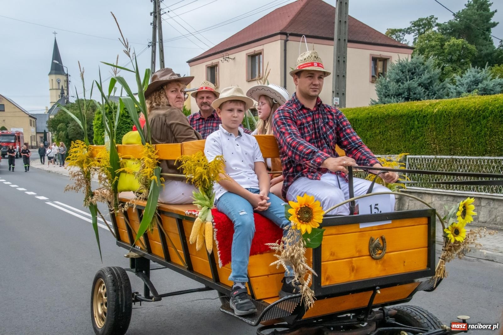 Zdjęcie w galerii na portalu naszraciborz.pl: Dożynki w Krzyżanowicach. Uśmiech, dixieland i wielkie maszyny [FOTO i WIDEO] wiadomości z regionu