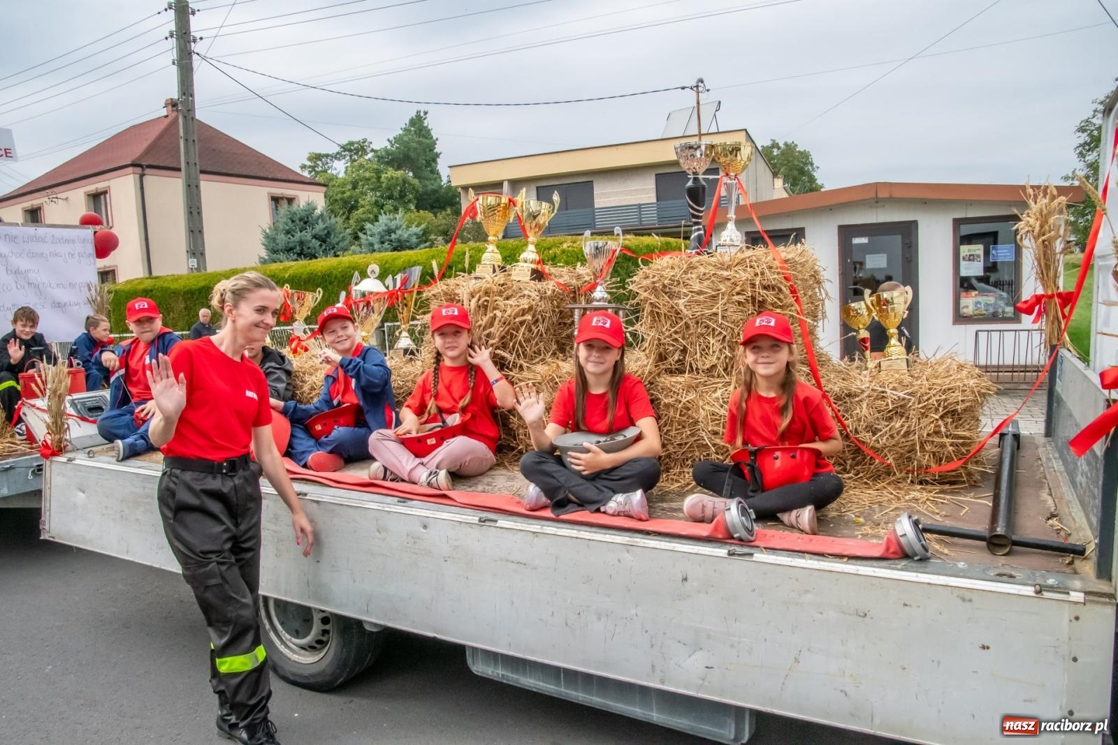 Zdjęcie w galerii na portalu naszraciborz.pl: Dożynki w Krzyżanowicach. Uśmiech, dixieland i wielkie maszyny [FOTO i WIDEO] wiadomości z regionu