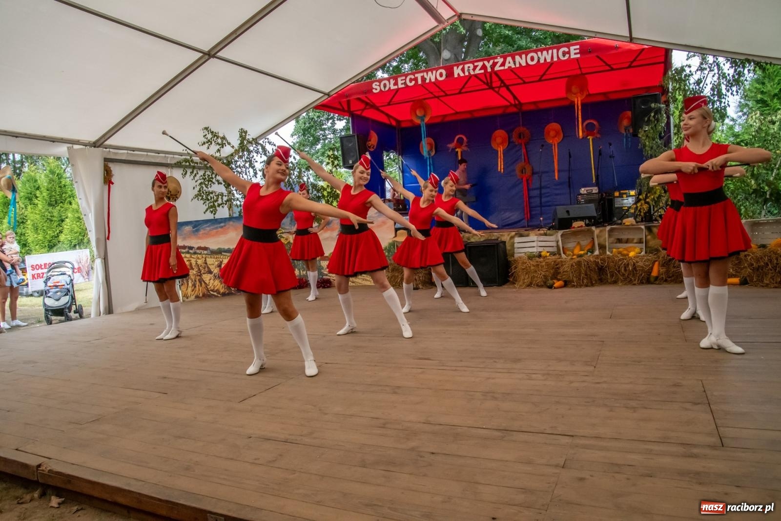 Zdjęcie w galerii na portalu naszraciborz.pl: Dożynki w Krzyżanowicach. Uśmiech, dixieland i wielkie maszyny [FOTO i WIDEO] wiadomości z regionu