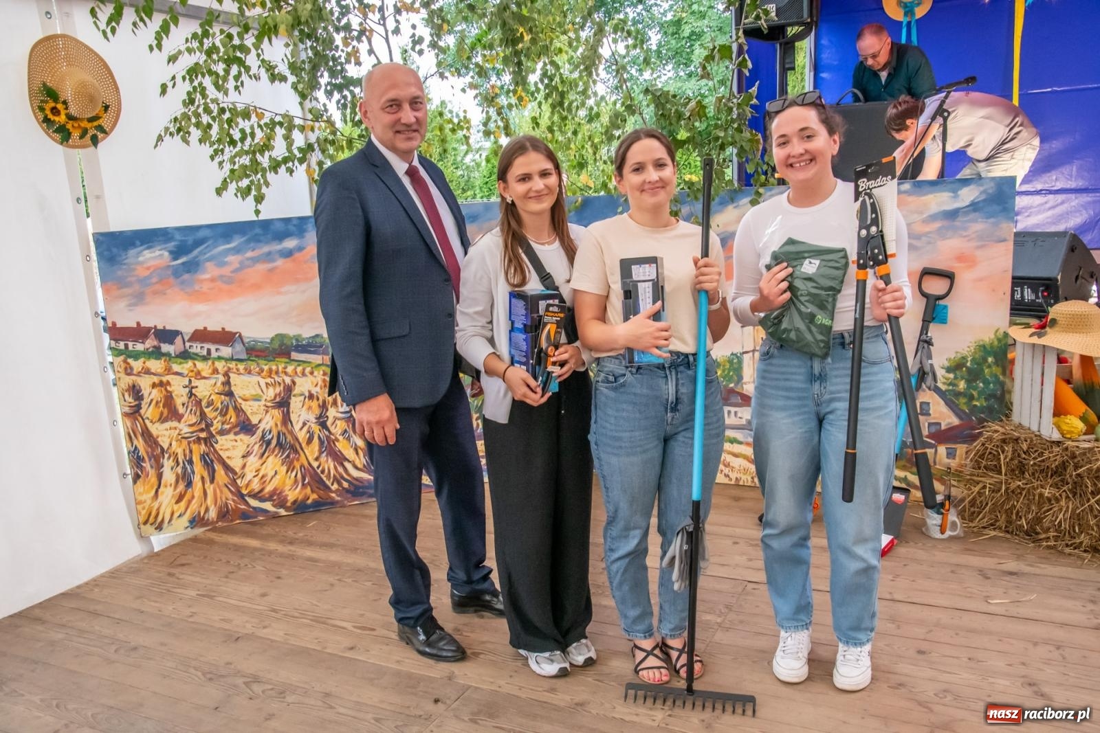 Zdjęcie w galerii na portalu naszraciborz.pl: Dożynki w Krzyżanowicach. Uśmiech, dixieland i wielkie maszyny [FOTO i WIDEO] wiadomości z regionu