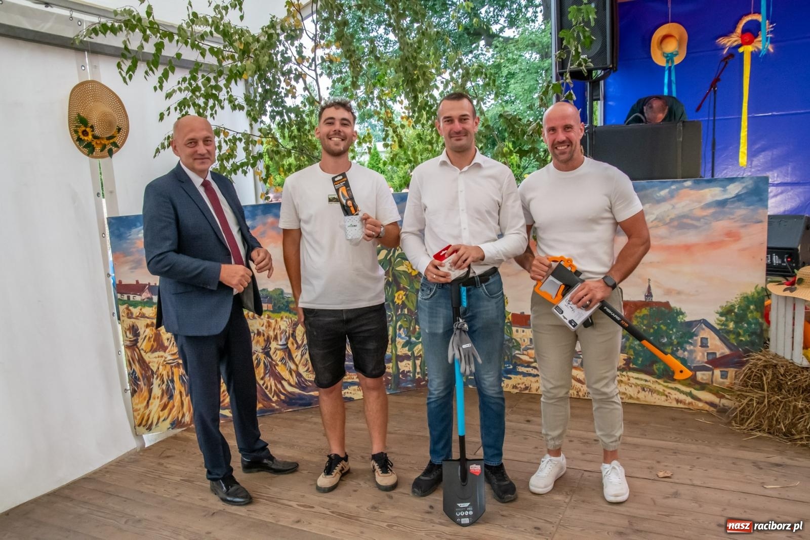 Zdjęcie w galerii na portalu naszraciborz.pl: Dożynki w Krzyżanowicach. Uśmiech, dixieland i wielkie maszyny [FOTO i WIDEO] wiadomości z regionu