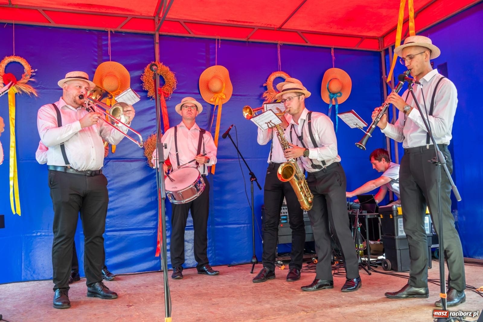 Zdjęcie w galerii na portalu naszraciborz.pl: Dożynki w Krzyżanowicach. Uśmiech, dixieland i wielkie maszyny [FOTO i WIDEO] wiadomości z regionu