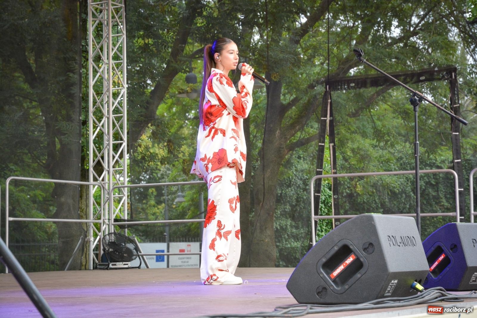 Zdjęcie w galerii na portalu naszraciborz.pl: Sztefa i Brajan, Freddie, EMI oraz Beskidzcy zbóje pożegnali wakacje na zamku [FOTO i WIDEO] wiadomości z regionu